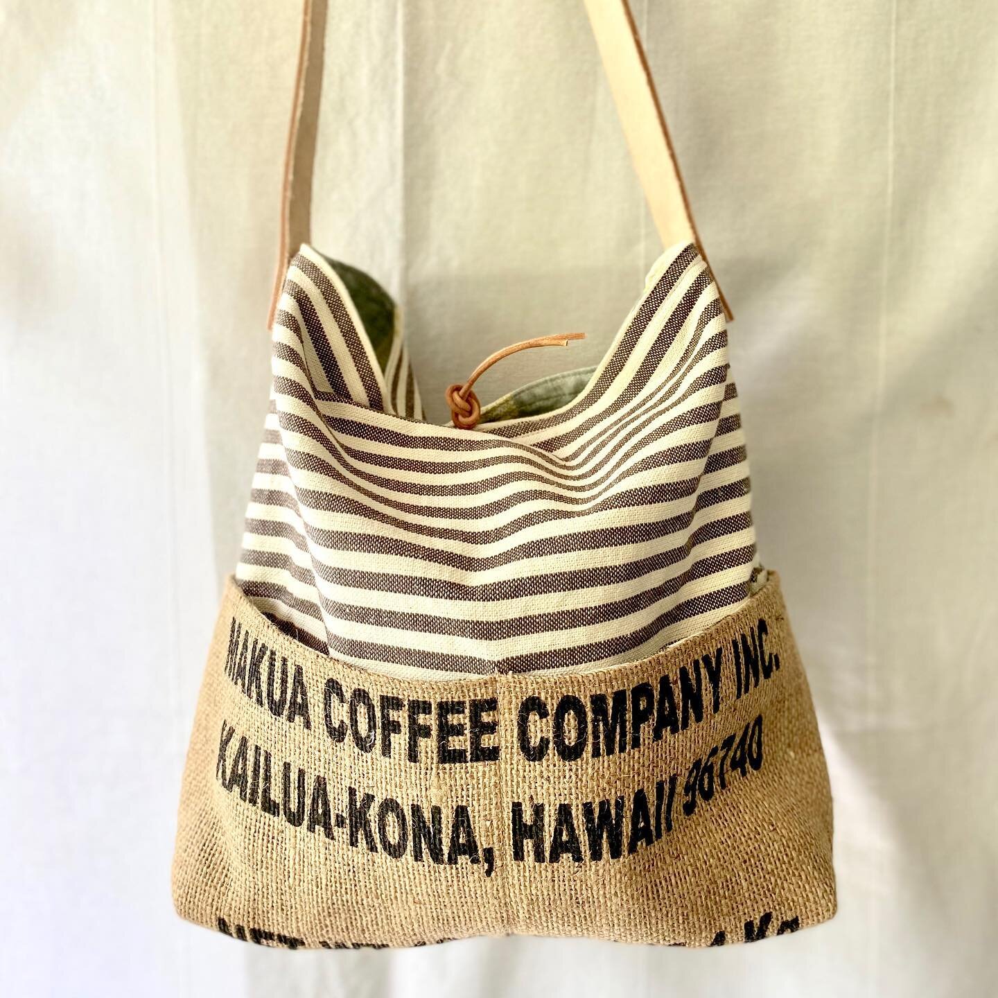 One of my new five pocket linen shoulder bags.  Www.KonaCoffeeTotes.com.  #totebags #konahawaii #handmade #madewithaloha #bigisland #coffeefarmer #linen #madeinhawaii