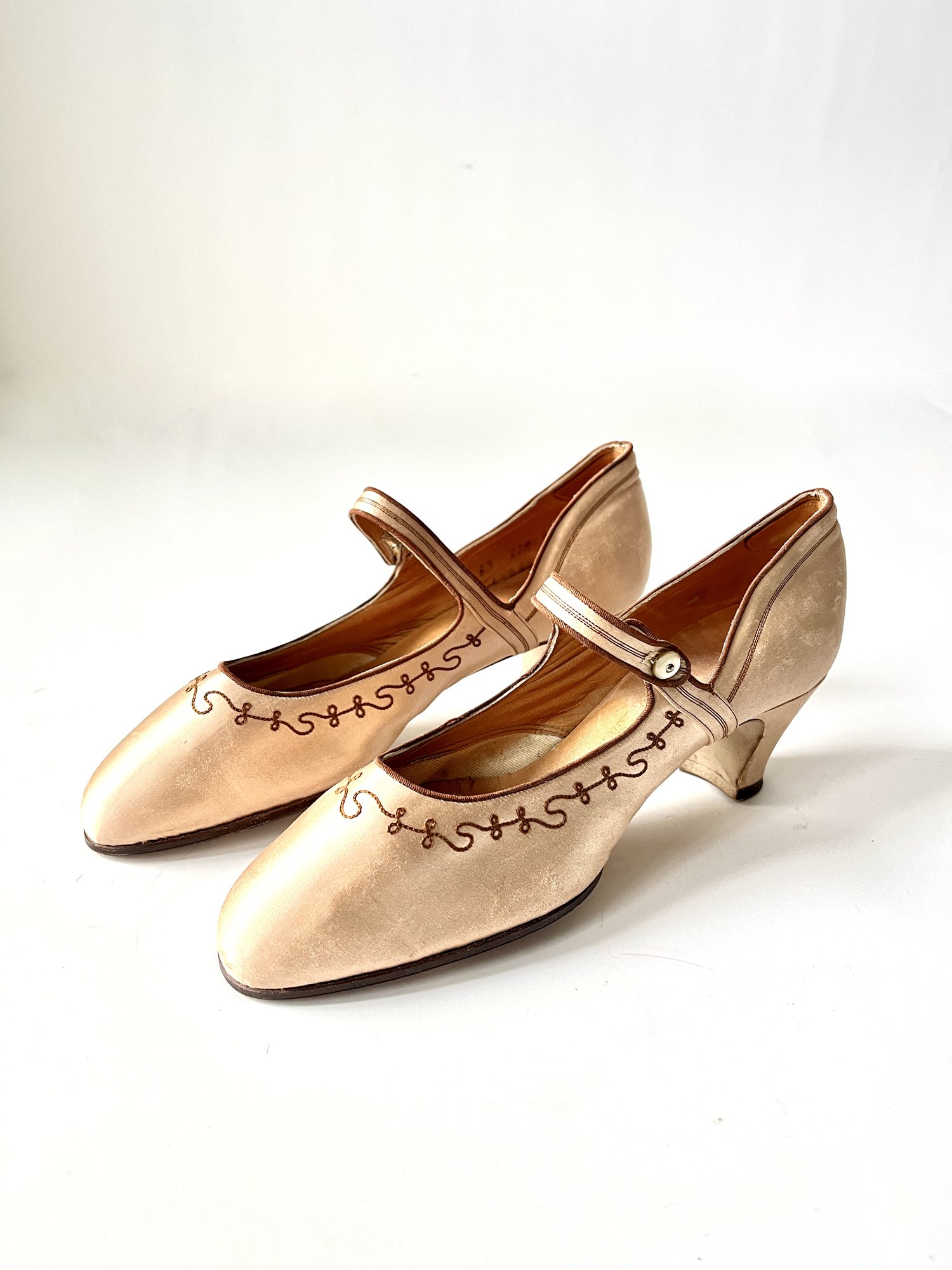 Women's Yves Saint Laurent Hot Pink sling back shoes — GOODS and PROVISIONS