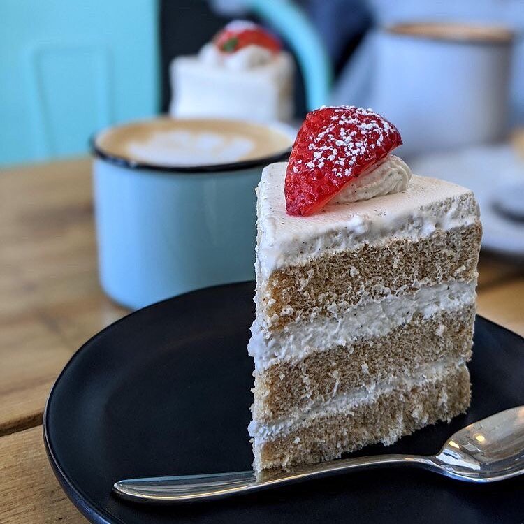 Earl grey chiffon cake slices for this weekend, have you try ☝️ yet? 
.
📸 @__xo.bee 
..

#cocooncoffeebar #coffeeshop #cafe #cake #caking #torontofood #torontocoffeeshop #torontocafe #earlgreycake #northyork #wilsonvillage #weekendvibes