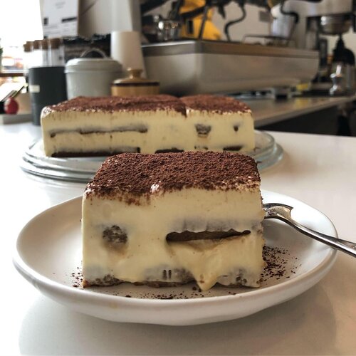 Tiramisu . . #cocooncoffeebar #coffeeshop #cake #cafe #torontocoffeeshop #weekendvibes #cakesofinstagram #cakestagram #torontoeats #torontofoodie #foodblogger