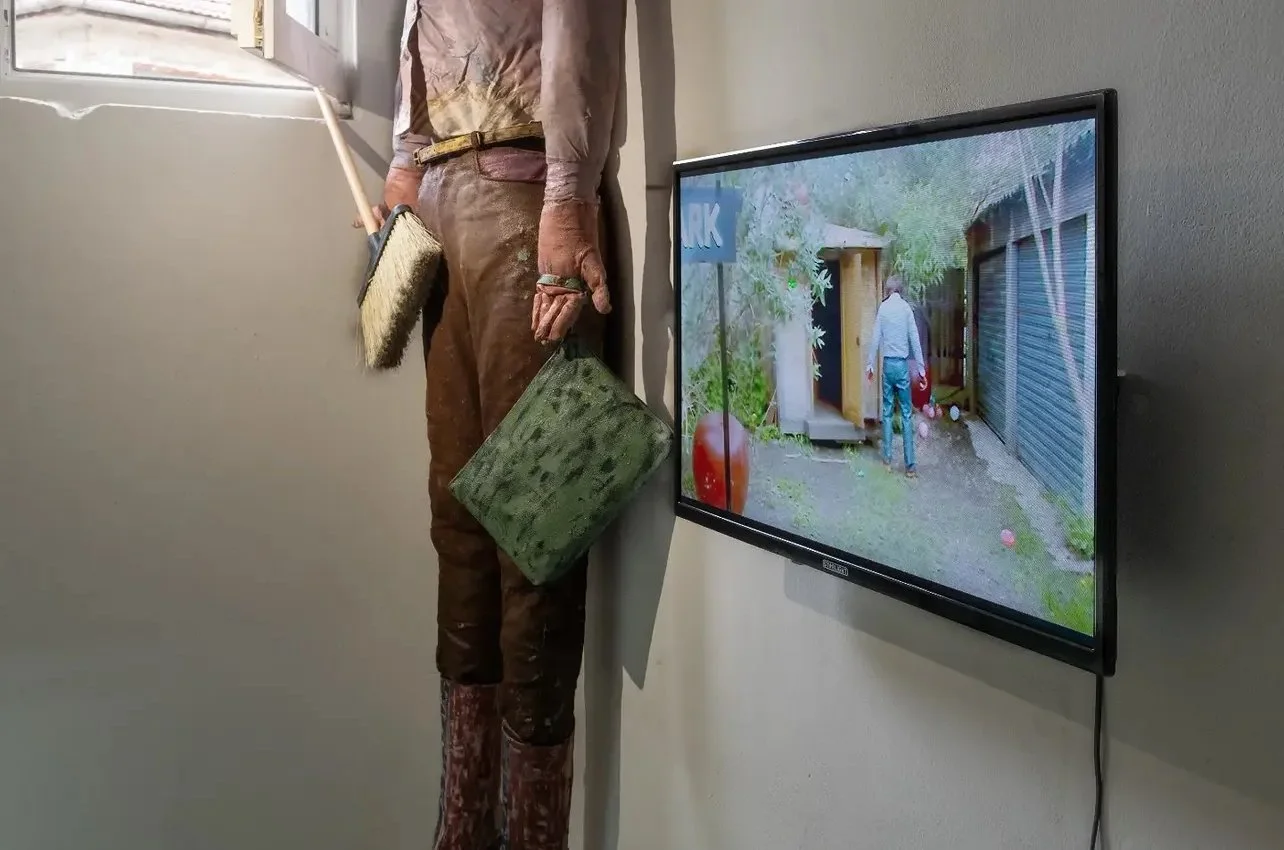  Sad Party at The Pleasure Pavilion, 2024, performance documentation, New Garden Galerie, Pantin, Paris. Duration: 07:52 minutes. 