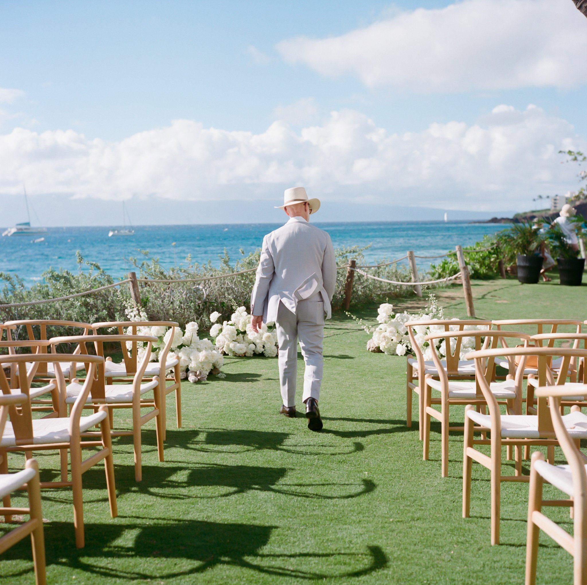 68_2022-08-Emily&Chris-120_156-Selects_websize.jpg