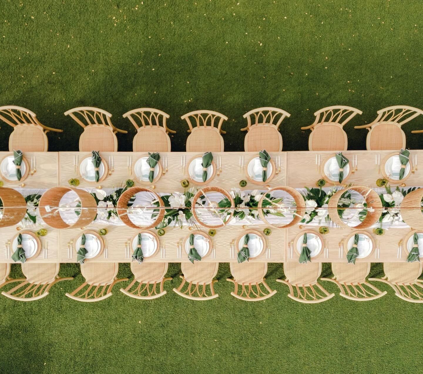 In love with this intimate wedding reception featuring tropical white and green floral details at Gather on Maui in Wailea, Hawaii!

Event Design &amp; Coordination @whiteorchidwedding 
Venue @gathermauiweddingsevents 
Photography @marylanestudios 
R
