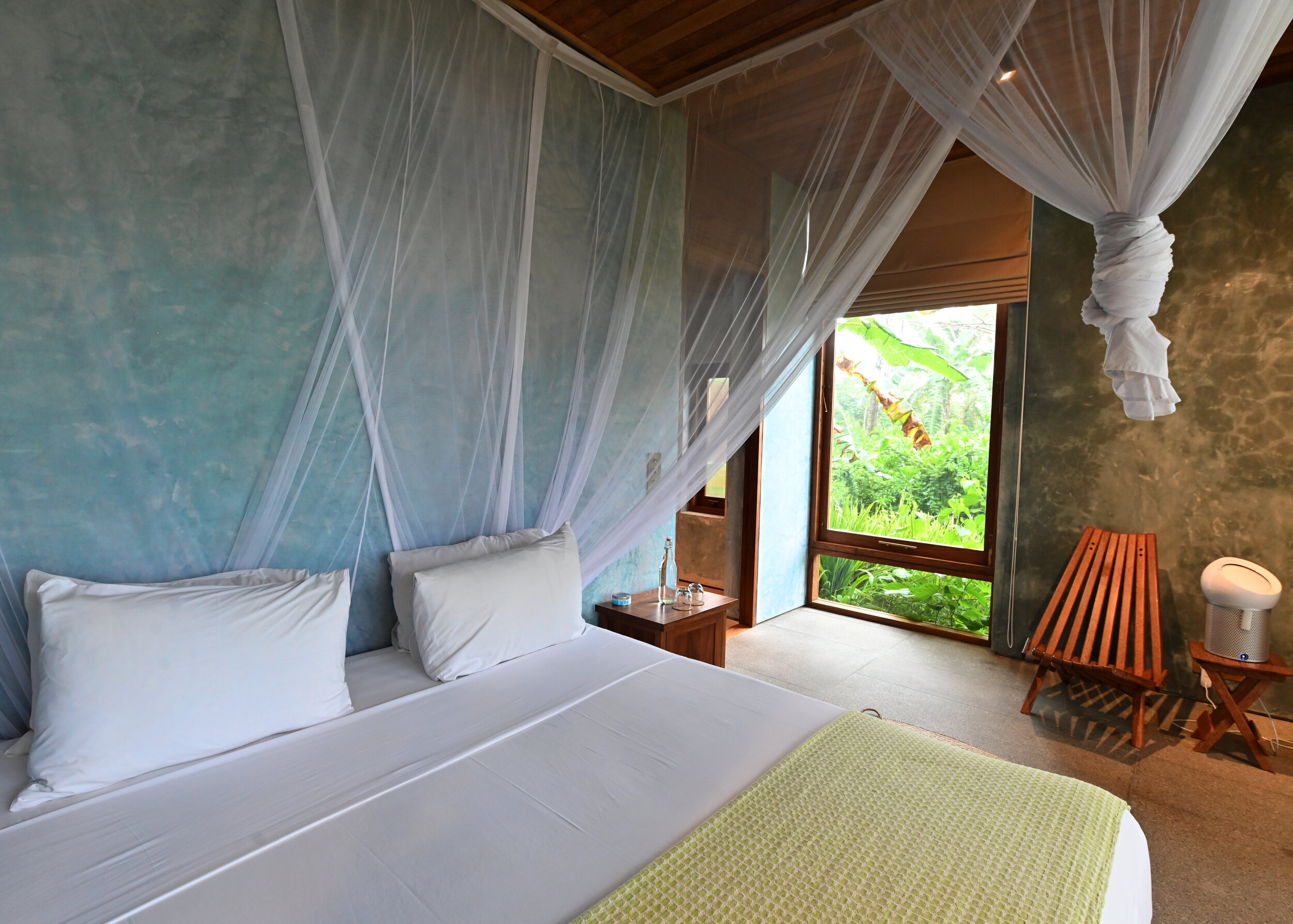 Simone bedroom