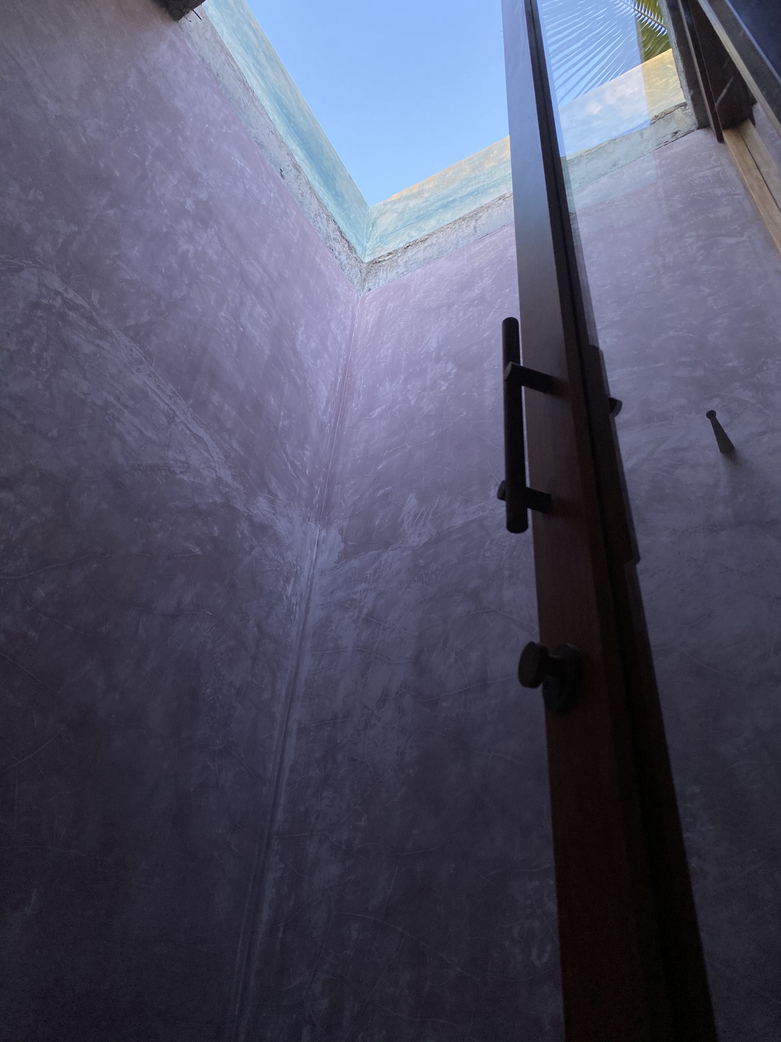 simone_bathroom_looking_up.jpg