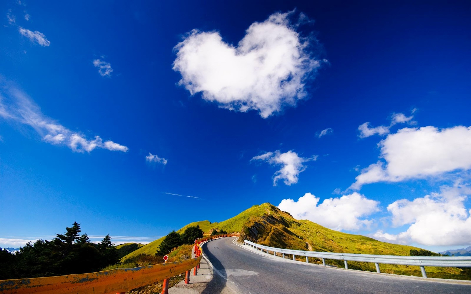 WEB SITE SKY HEART CLOUD.jpg
