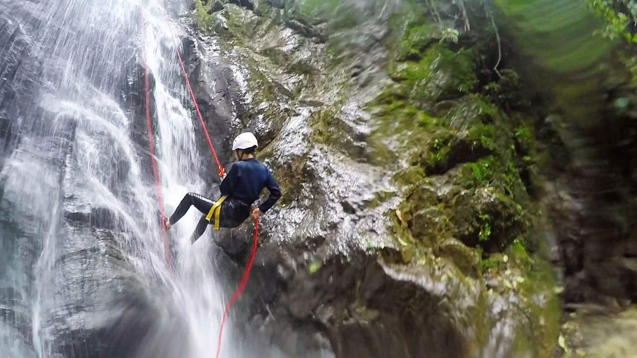 water rapelling