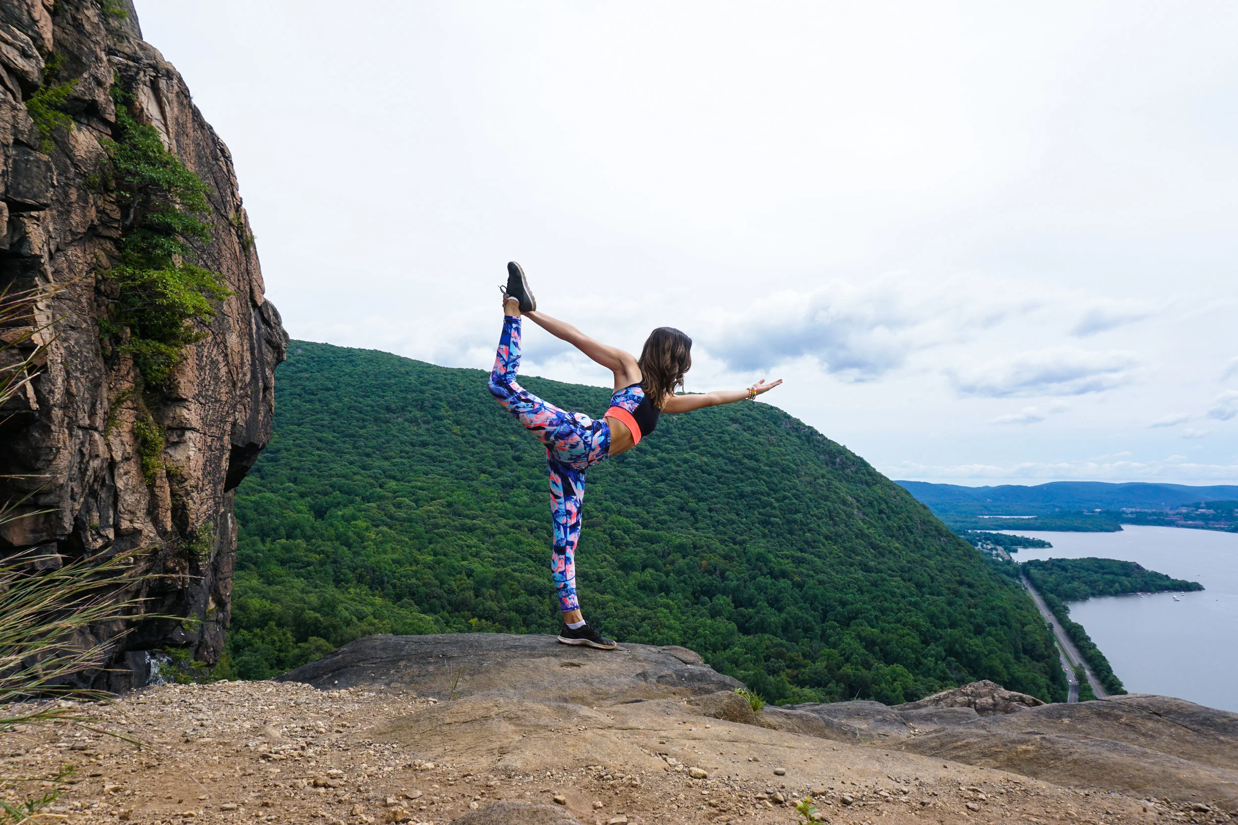 SweatyBetty_PowerHour_DancerPose