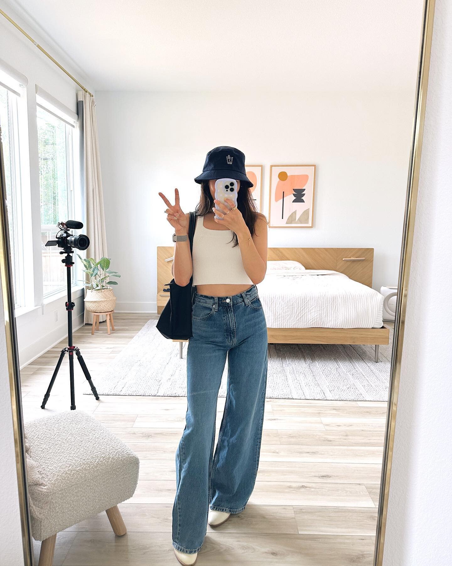 influenced by @imjennim to get these baggy @everlane jeans 🙆🏻&zwj;♀️☁️ I sure don&rsquo;t feel 5&rsquo;3 in theeese