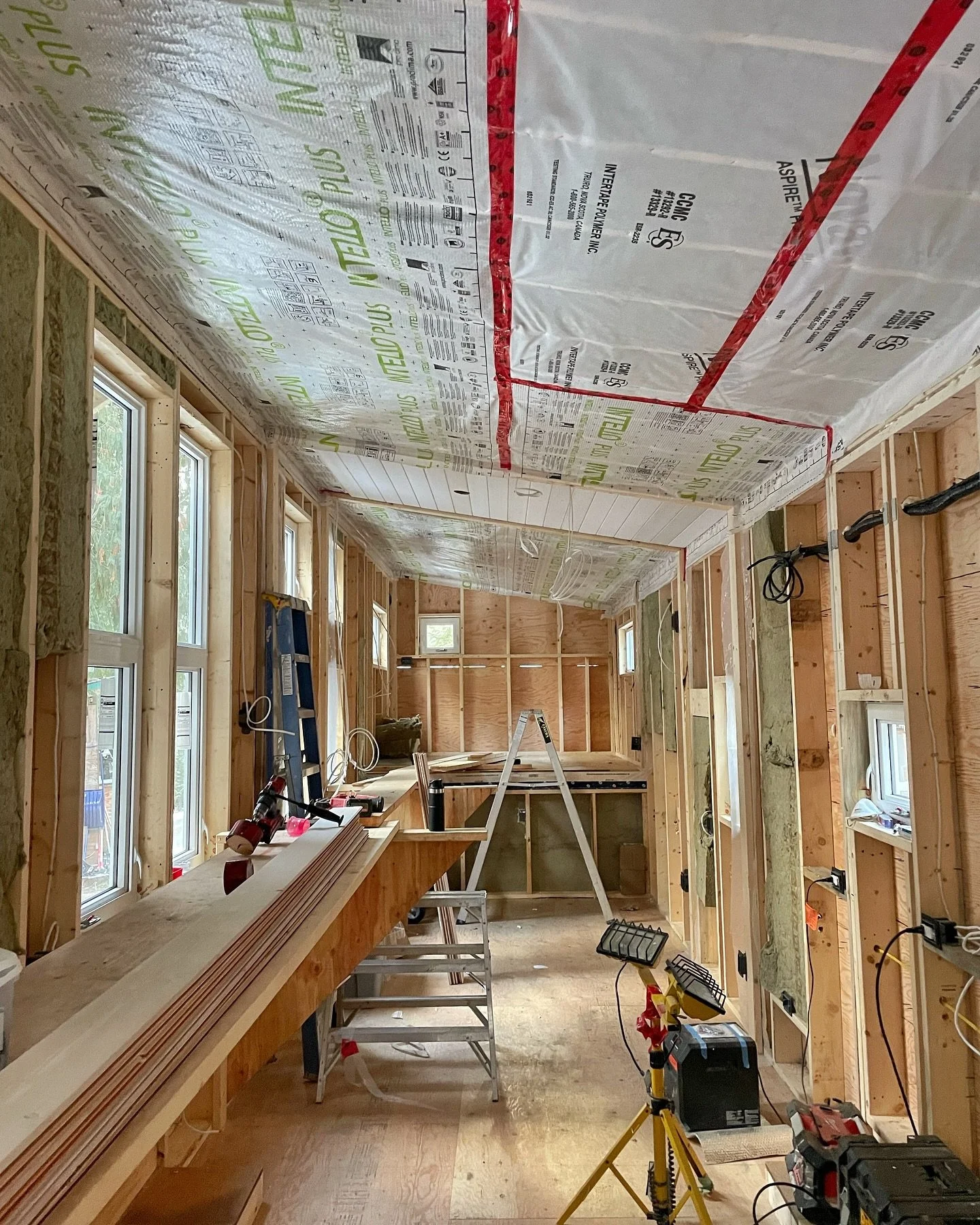 From the ground up! Watch as the vapour barrier is installed, sealing in comfort and efficiency, followed by the stunning transformation of the tongue-and-groove ceiling. Every detail brings us closer to a cozy, beautifully crafted tiny house in the 