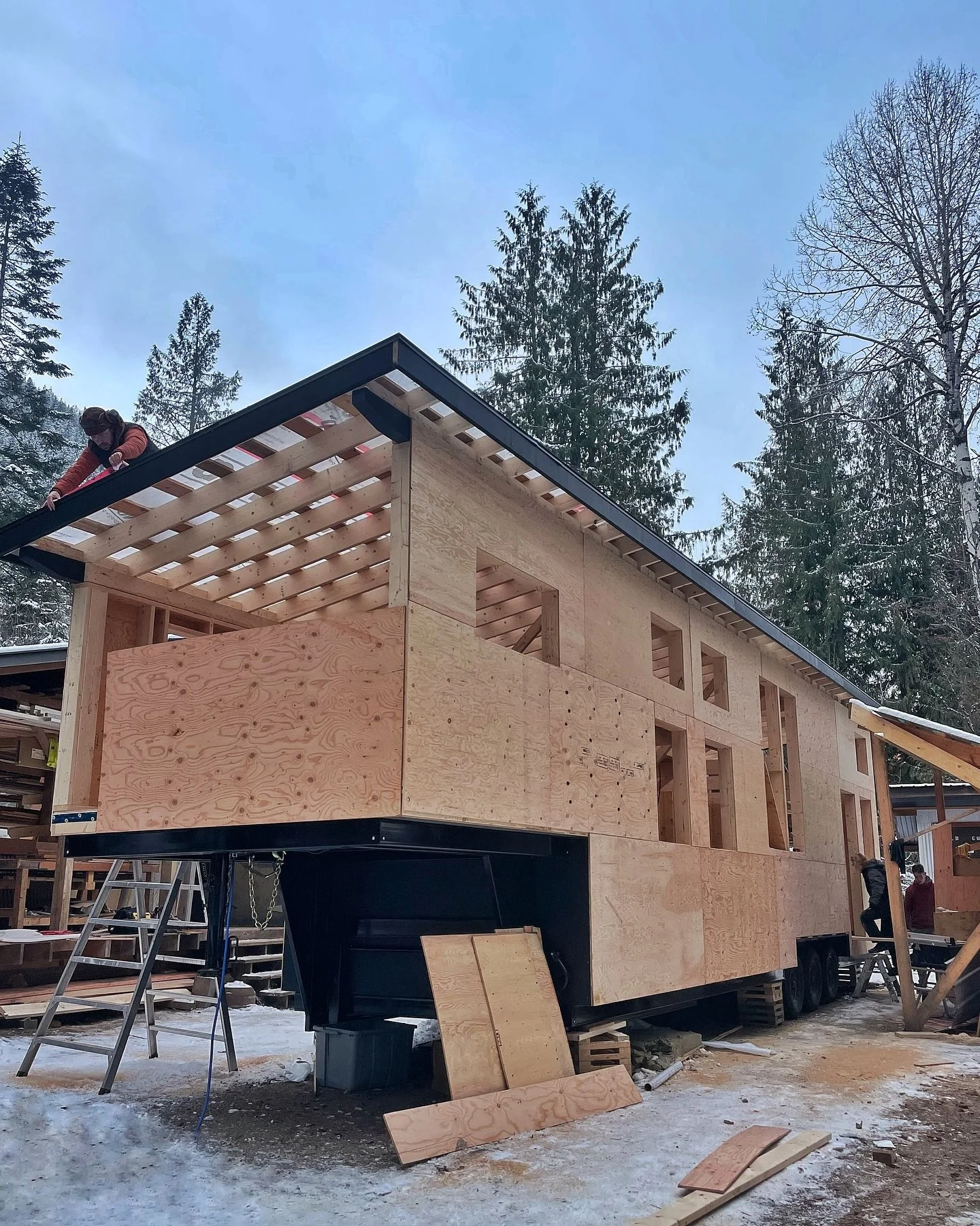 Here&rsquo;s a peek at our latest tiny house all framed up! 🔨 

#tinyhouse #tinyhome #tinyliving