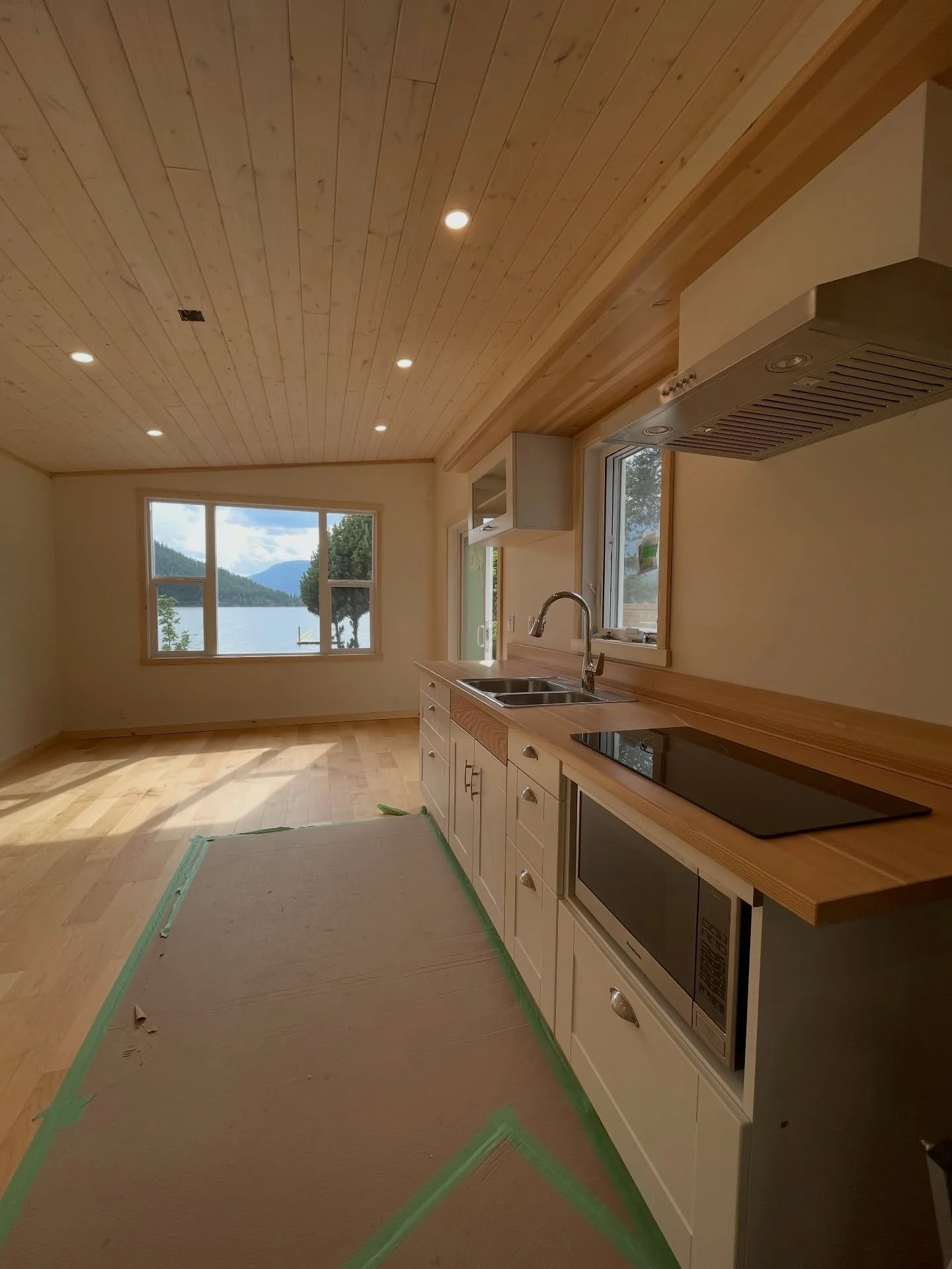 A few final shots from the RV conversion we&rsquo;ve been sharing over the past couple of posts.

Have an idea you&rsquo;d like to bring to life? Get in touch by email or give us a call. We&rsquo;d love to hear about it!

#tinyhome #tinyhouse #tinyli