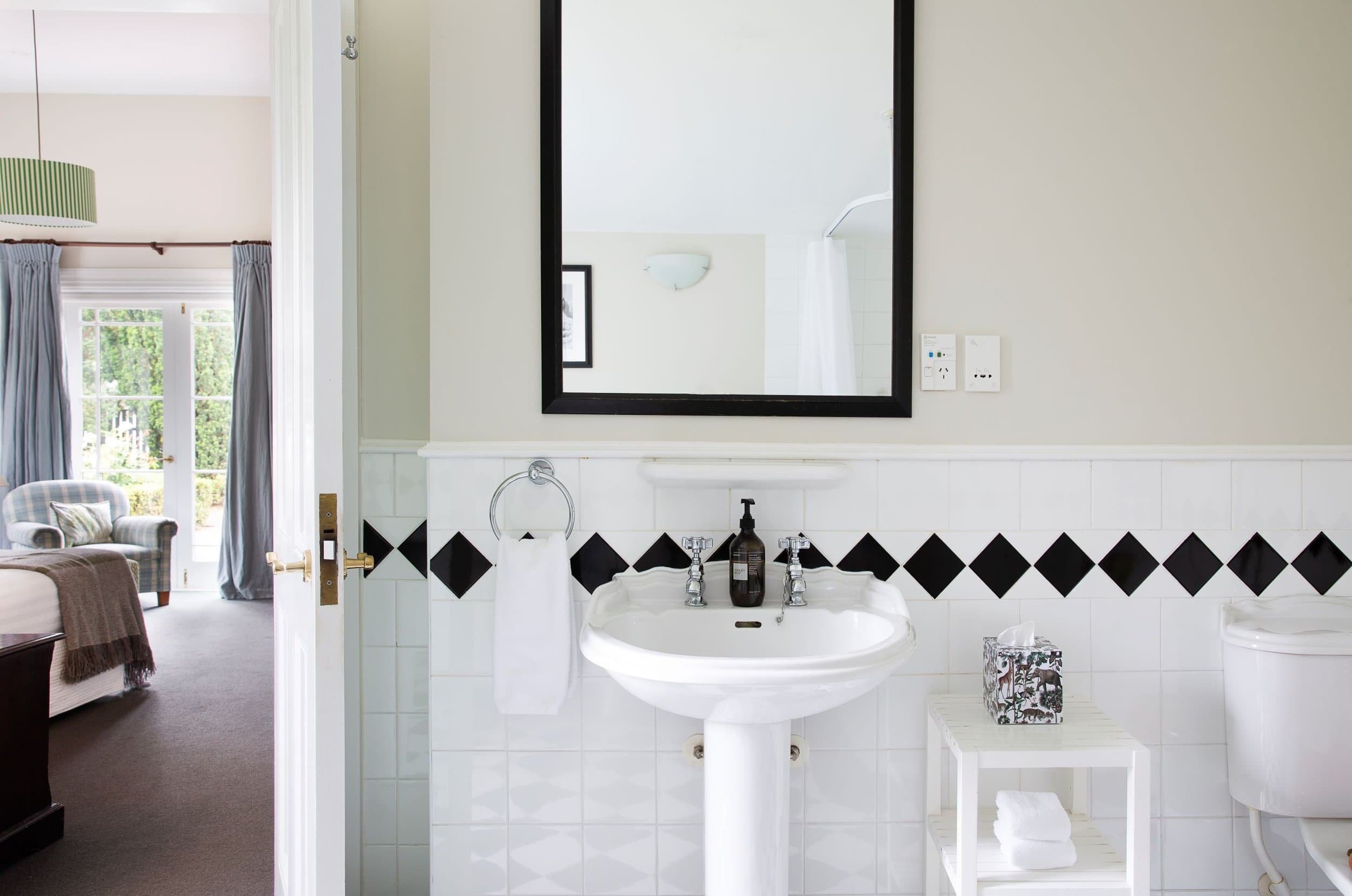Barton+Bathroom+1_compressed.jpg