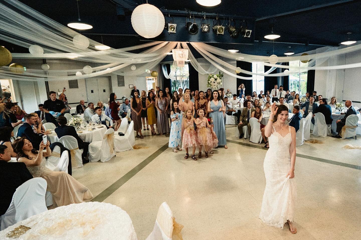 Getting a clear view of the bouquet toss!!! While shooting at Ray and Alexandra&rsquo;s wedding with @makeetz