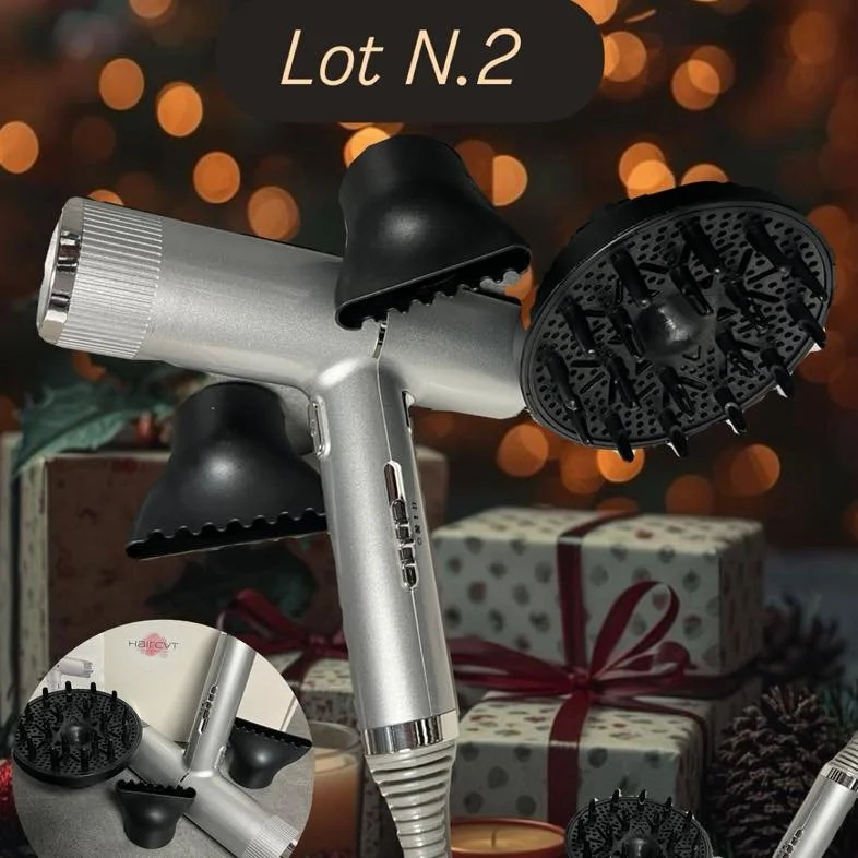 🎁🧑🏻&zwj;🎄CALENDRIER DE L&rsquo;AVENT &ndash; LOT n&deg;2 ! 🎄🎅🏼  On continue avec un cadeau indispensable pour sublimer vos cheveux : 💨 1 s&egrave;che-cheveux  +1 embout diffuseur  Pour tenter ta chance, c&rsquo;est simple : 💬 Identifie 3 ami