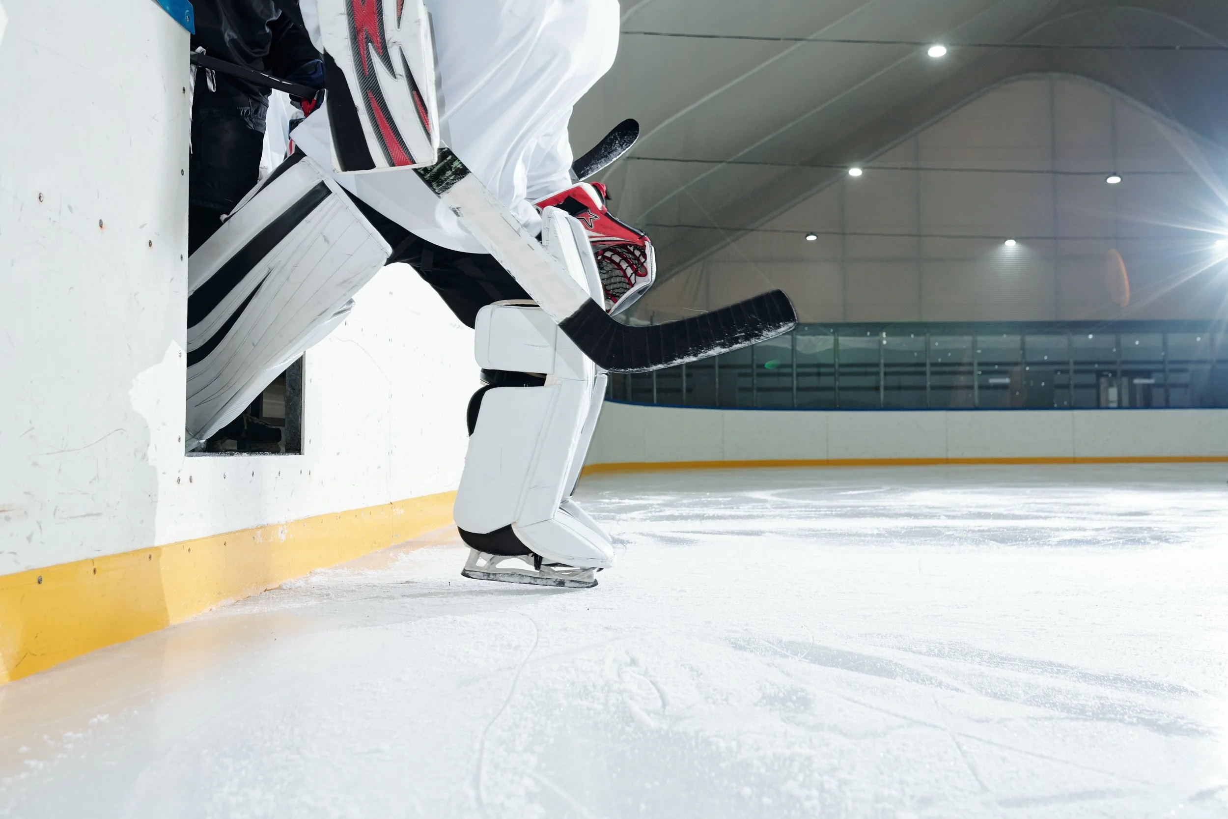 hockey-goalie-exits-rink-ready-for-the-game-2026-01-05-00-20-34-utc.jpg