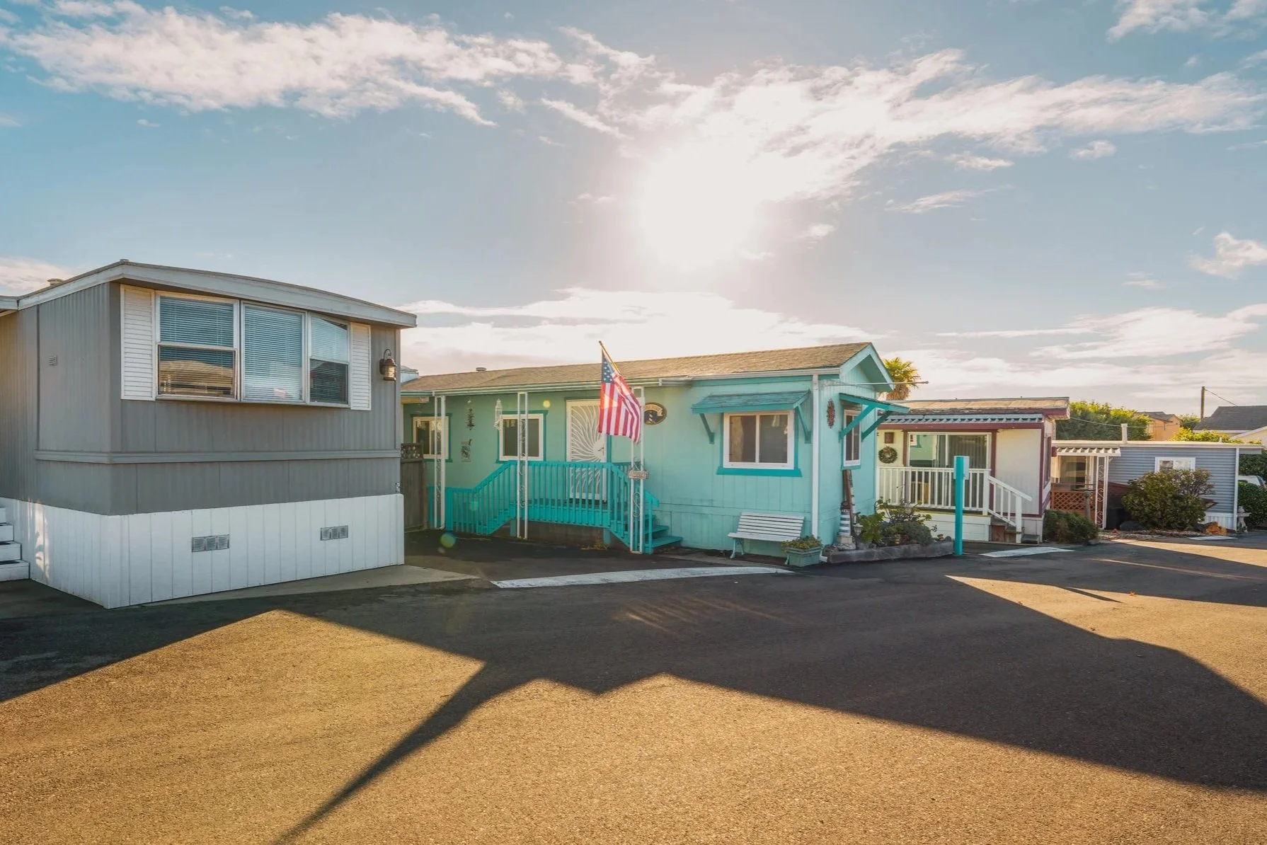 Mobile home on a beautiful sunny day that is covered with mobile home insurance through Gerald Bailey Insurance