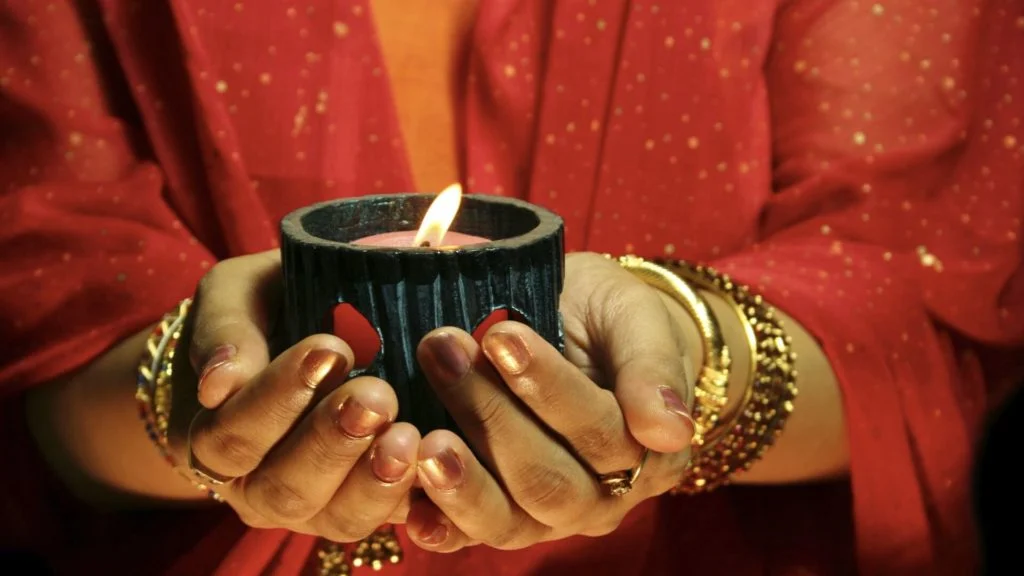 women-with-candle-in-her-hands-for-diwali-1024x576.jpg