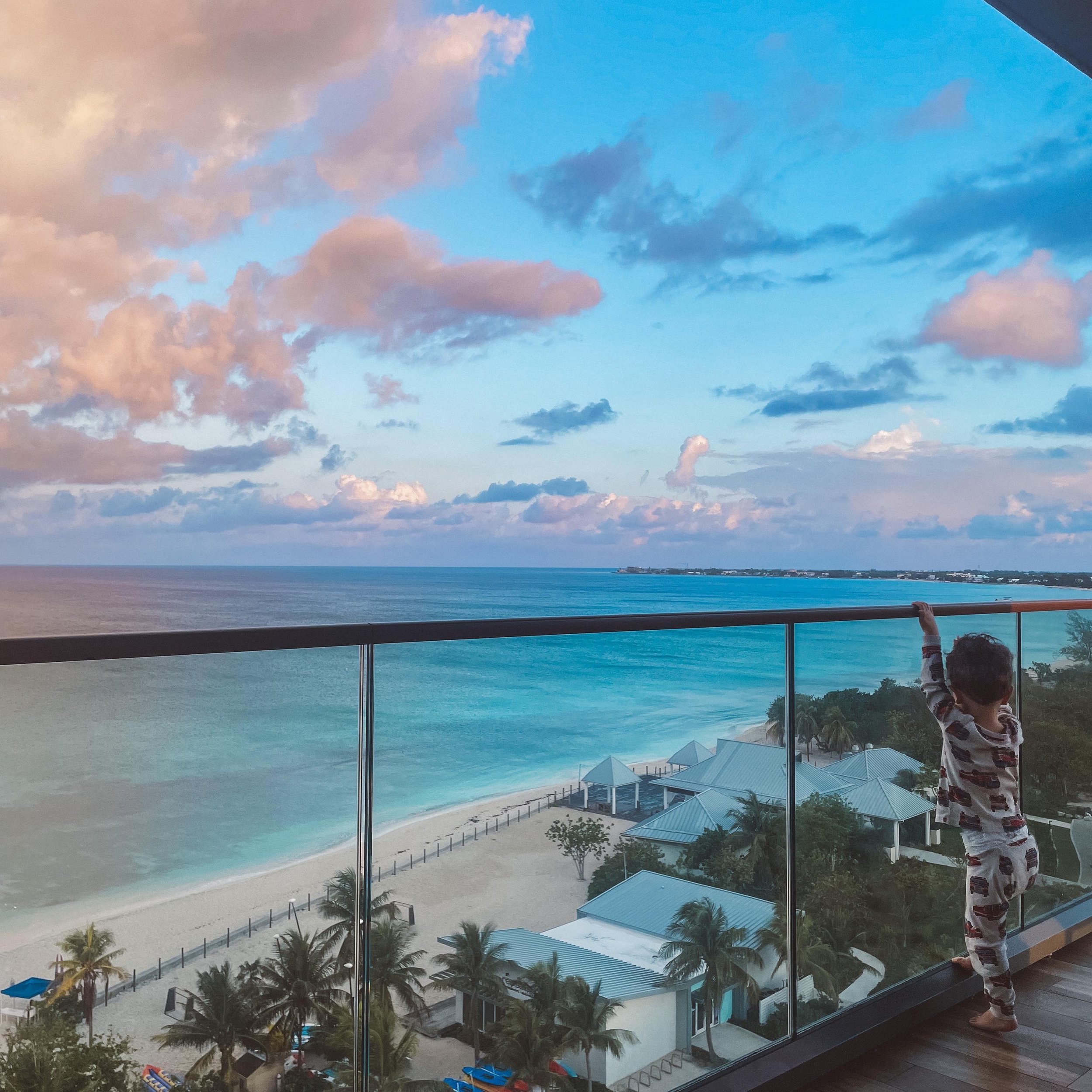 My thoughts on Grand Cayman. Absolutely loved this destination. Not only is it such an easy destination to get too.. the beaches, food, and the services was 10/10. There are three properties that I&rsquo;d recommend here @seafireresort, @ritzcarltong