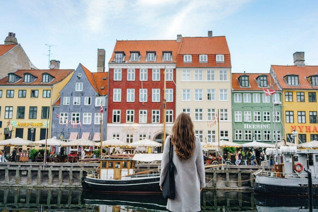 Destination Spotlight: Copenhagen 🇩🇰

Ready to explore a city that effortlessly combines old-world charm with modern vibrancy? 

Here are three reasons why Copenhagen should be your next travel choice:

🖼️ Cultural Richness: From the historic wall