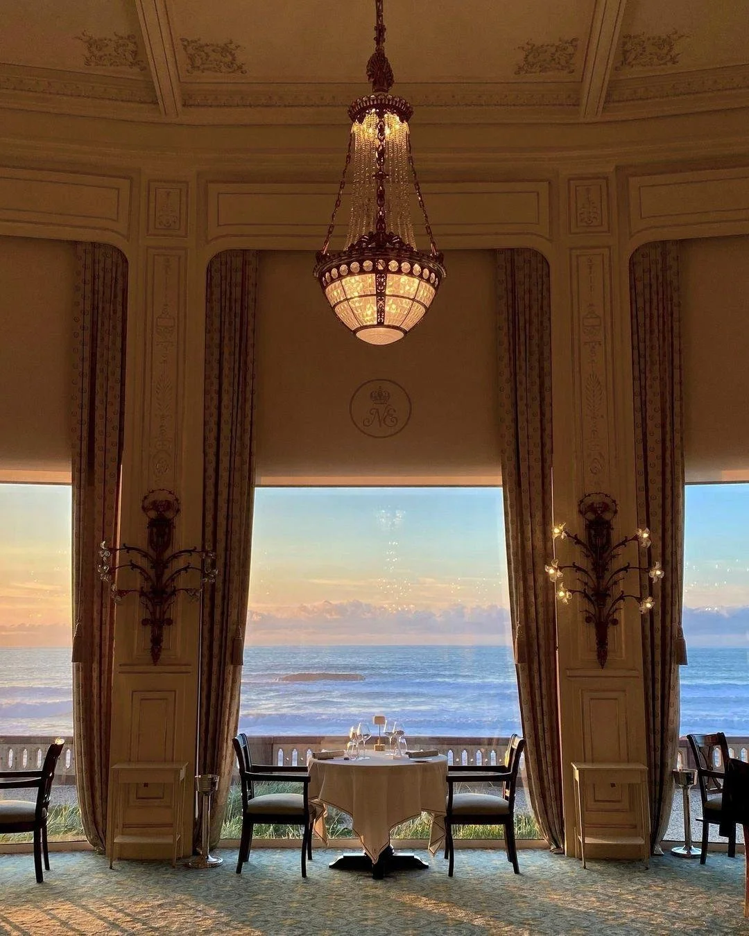 Built for an empress. Still fit for royalty.

Napoleon III created H&ocirc;tel du Palais as a summer escape for Empress Eug&eacute;nie, and it still feels every bit like a palace by the sea. Located above the Bay of Biscay, it&rsquo;s the only histor