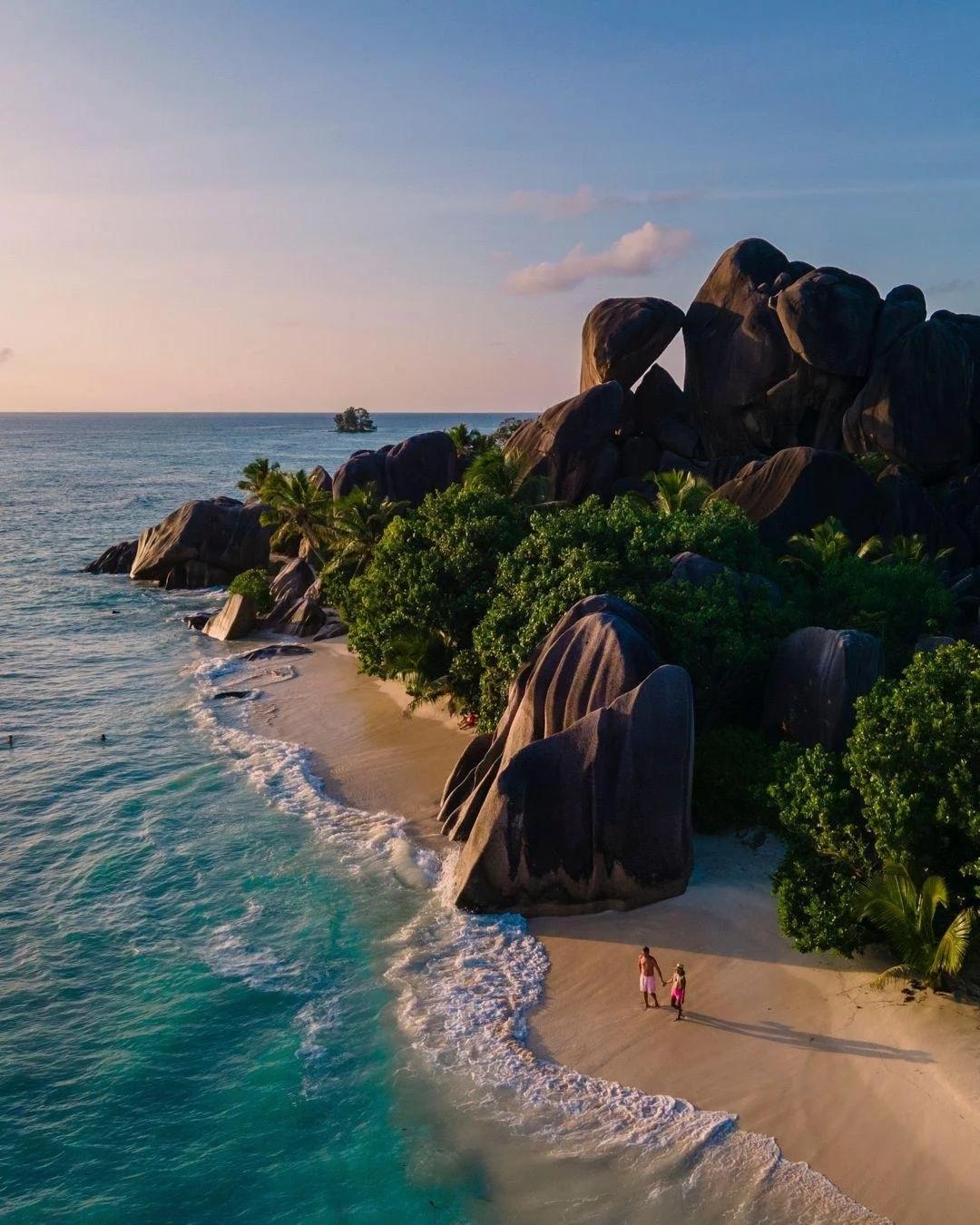 Your perfect honeymoon can happen any time of year! Here are some of our favorite combinations:

Spring: Go on safari in South Africa when wildlife is active, and the rains have not yet arrived. Then relax on the powdery beaches of the Seychelles.

S