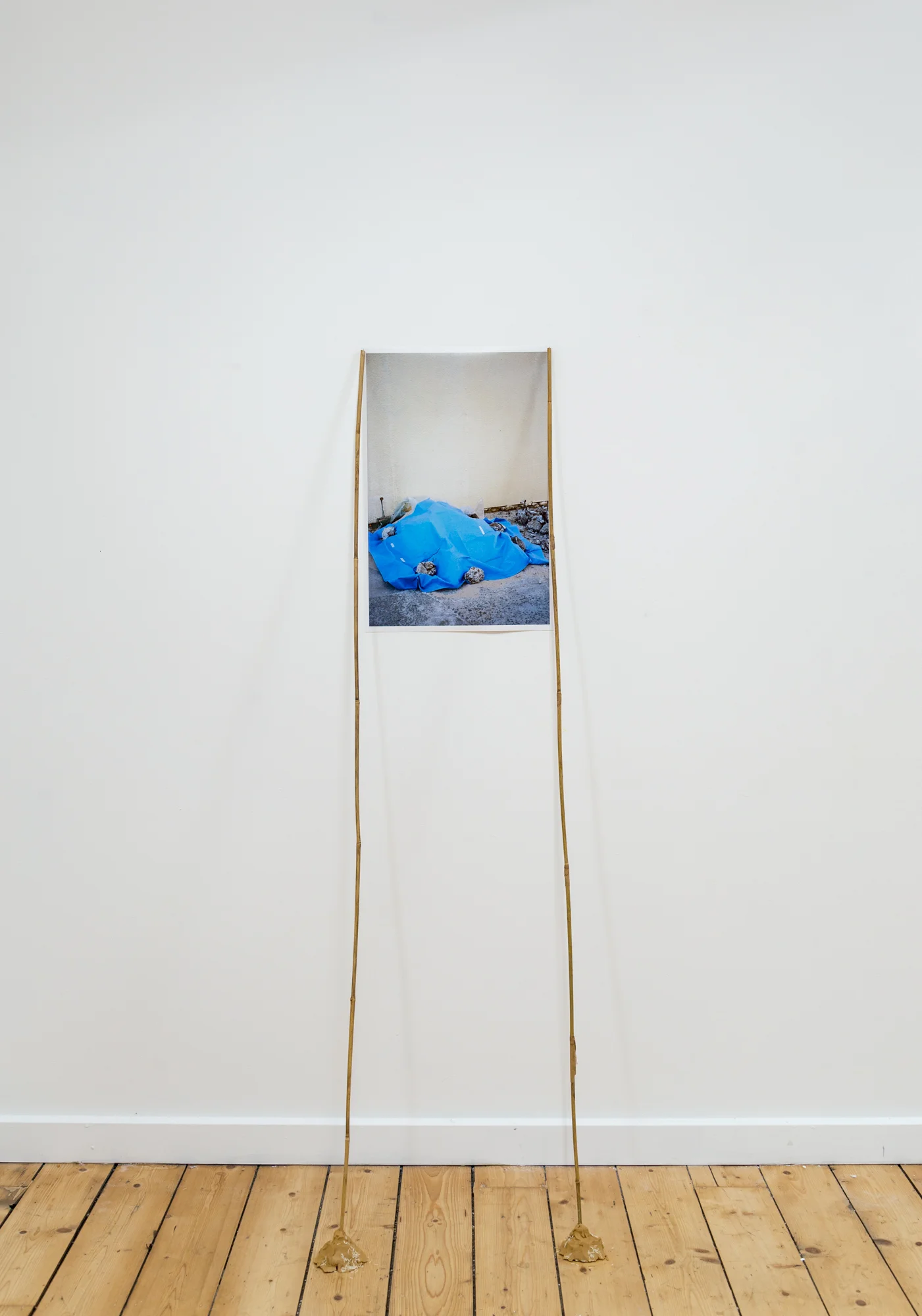 Mashara Wachjudy, Blanket , 2017 inkjet photographic print, bamboo, earthenware clay, rice photo by André Piguet