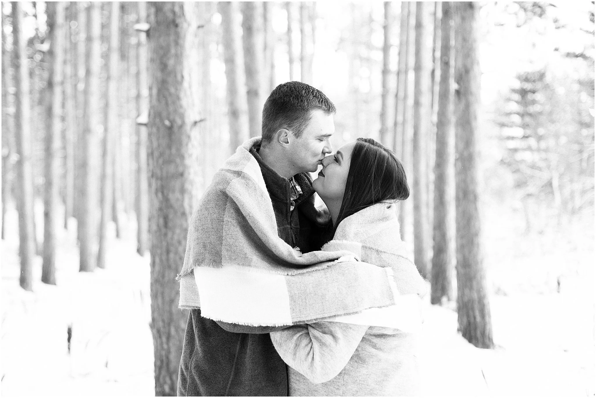 winter-downtown-engagement-session_0039.jpg