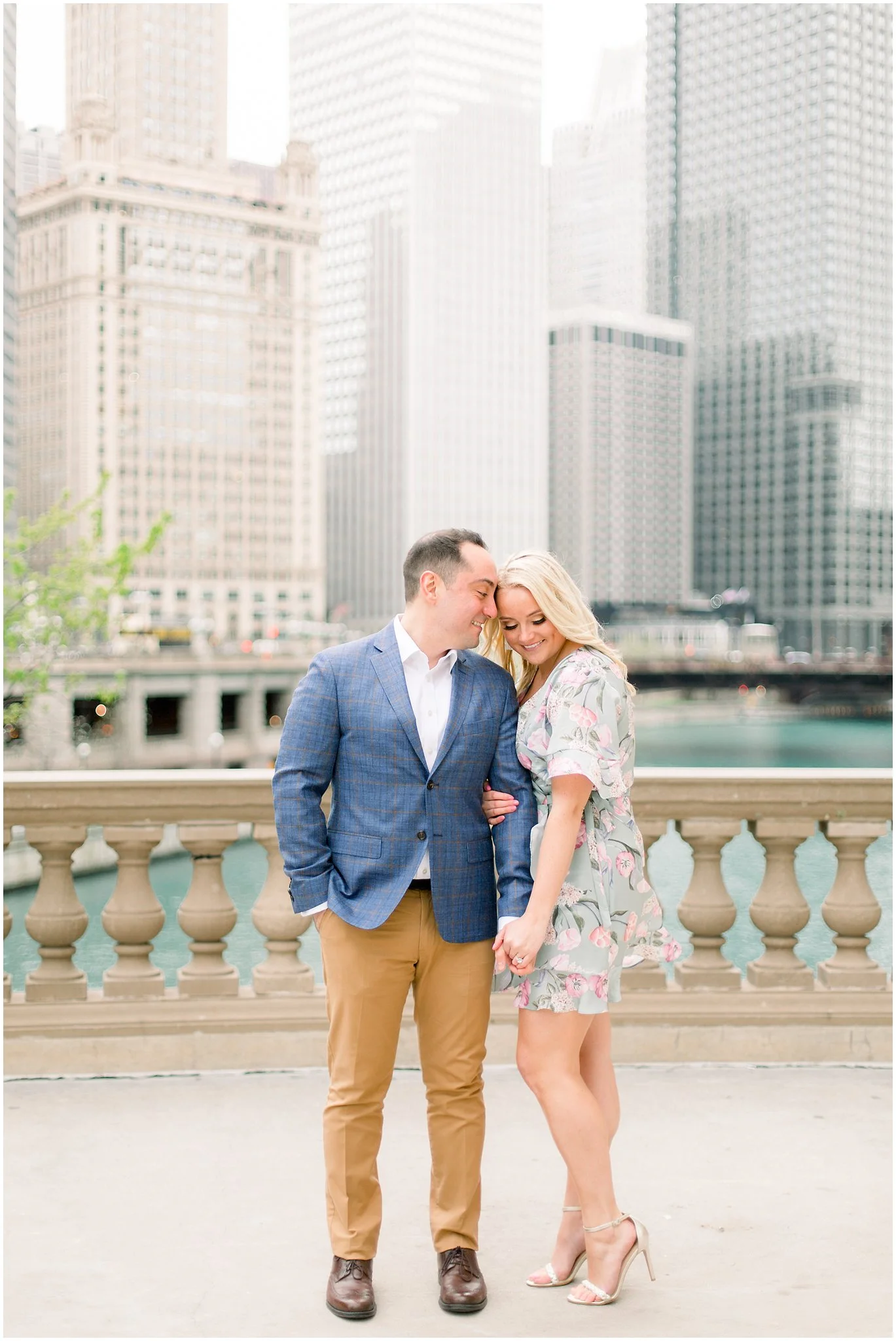 wrigley-building-engagement-photos_0011.jpg