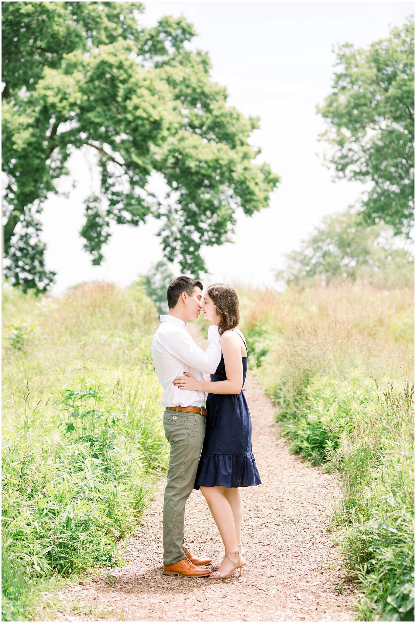 lincoln-park-zoo-engagement-session-photos_0008.jpg