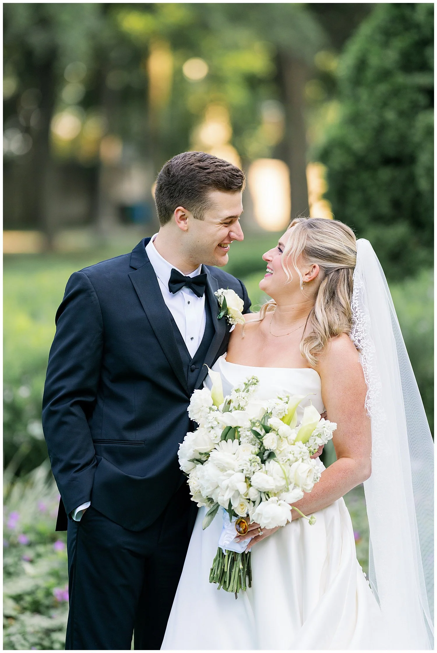 downtown chicago wedding bride and groom photo