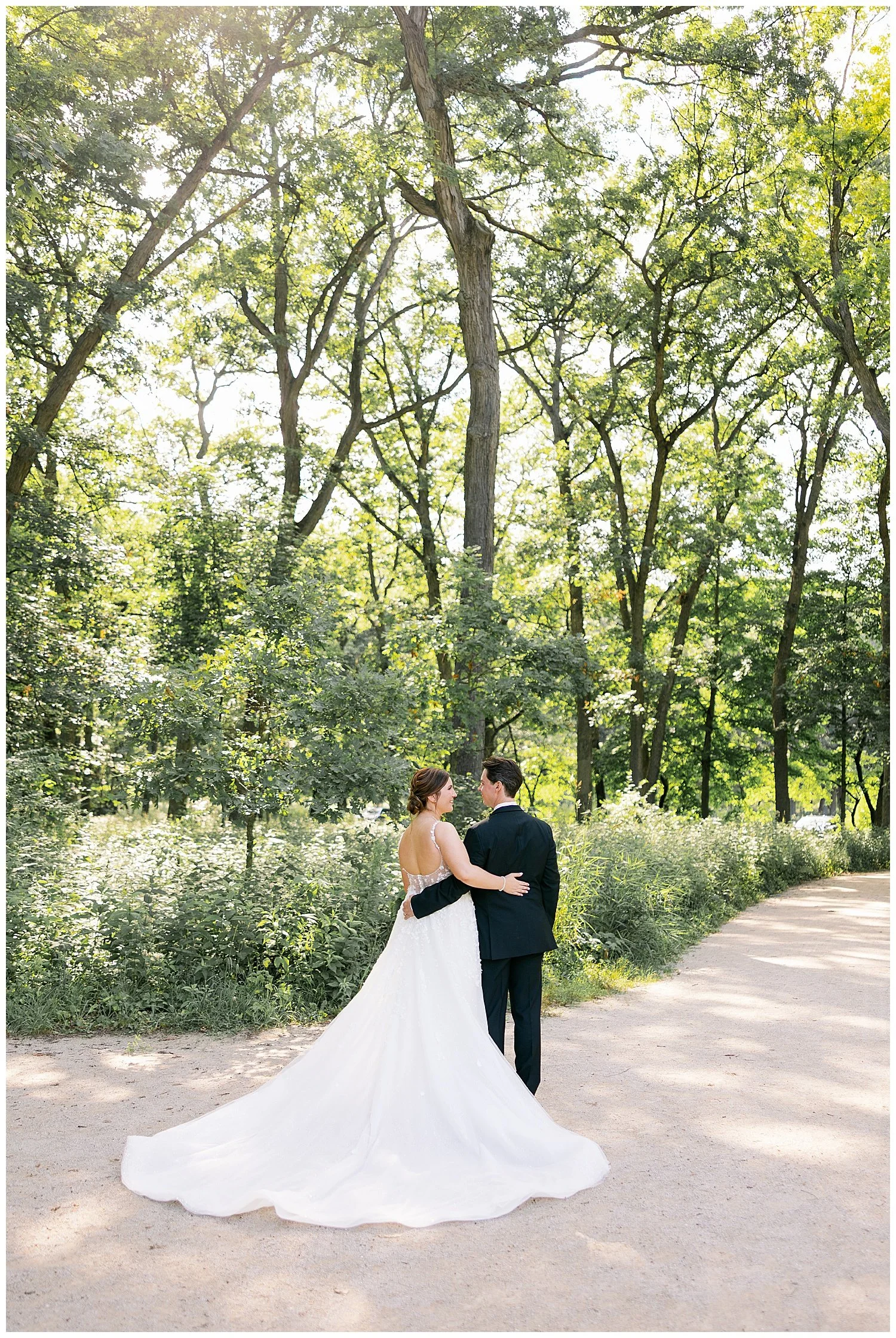 Graue Mill bride and groom wedding photos