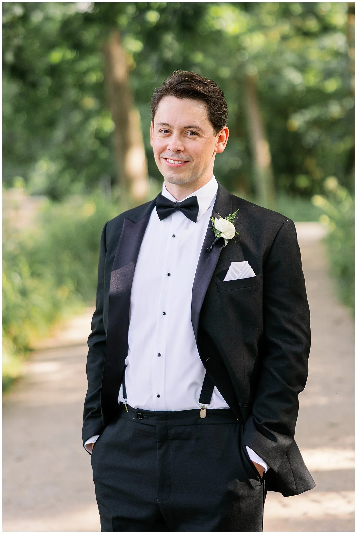 Graue Mill bride and groom wedding photos