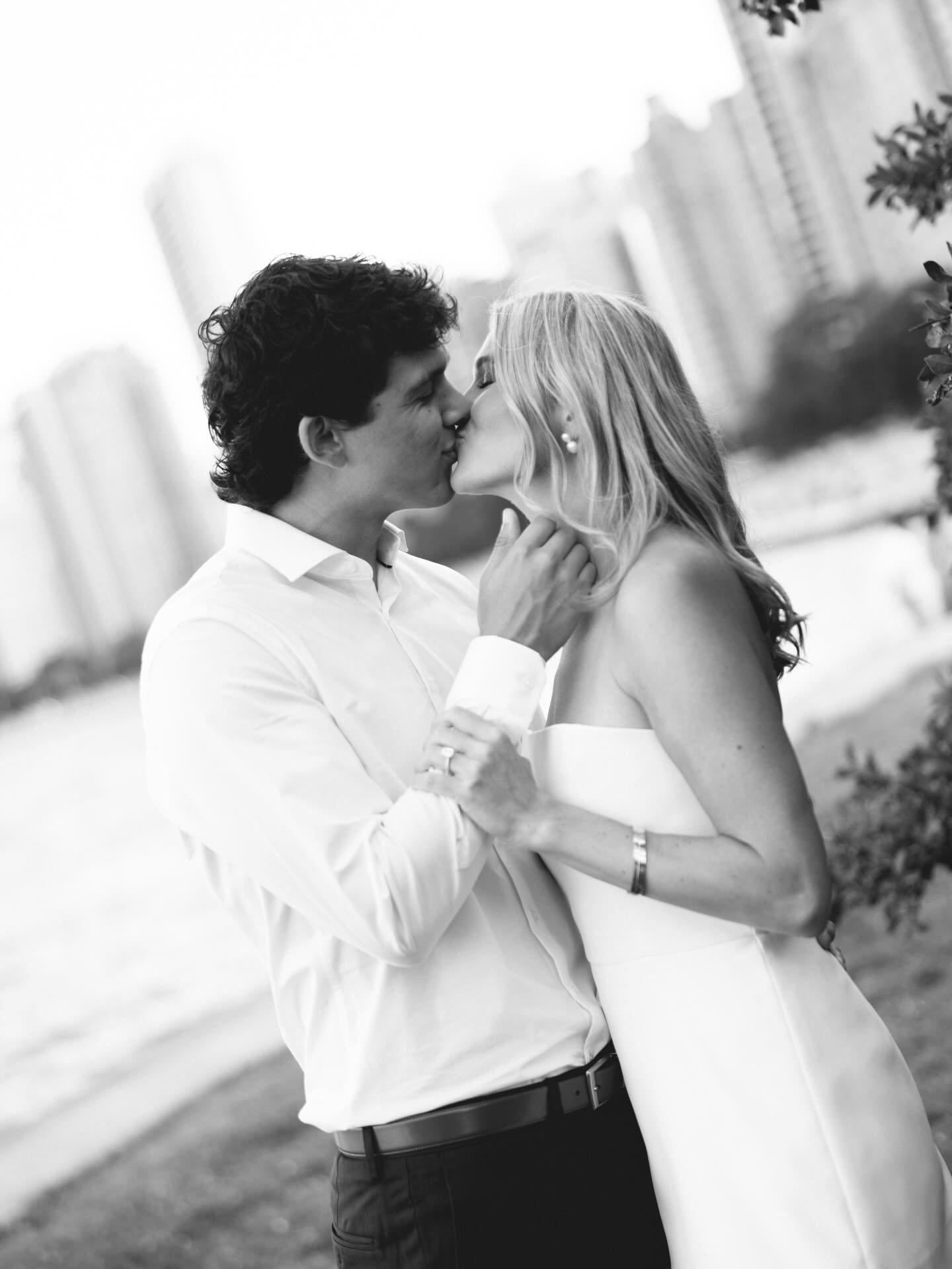 I love me a skyline engagement session 😍
.
.
.
.
.
Chicago engagement photographer