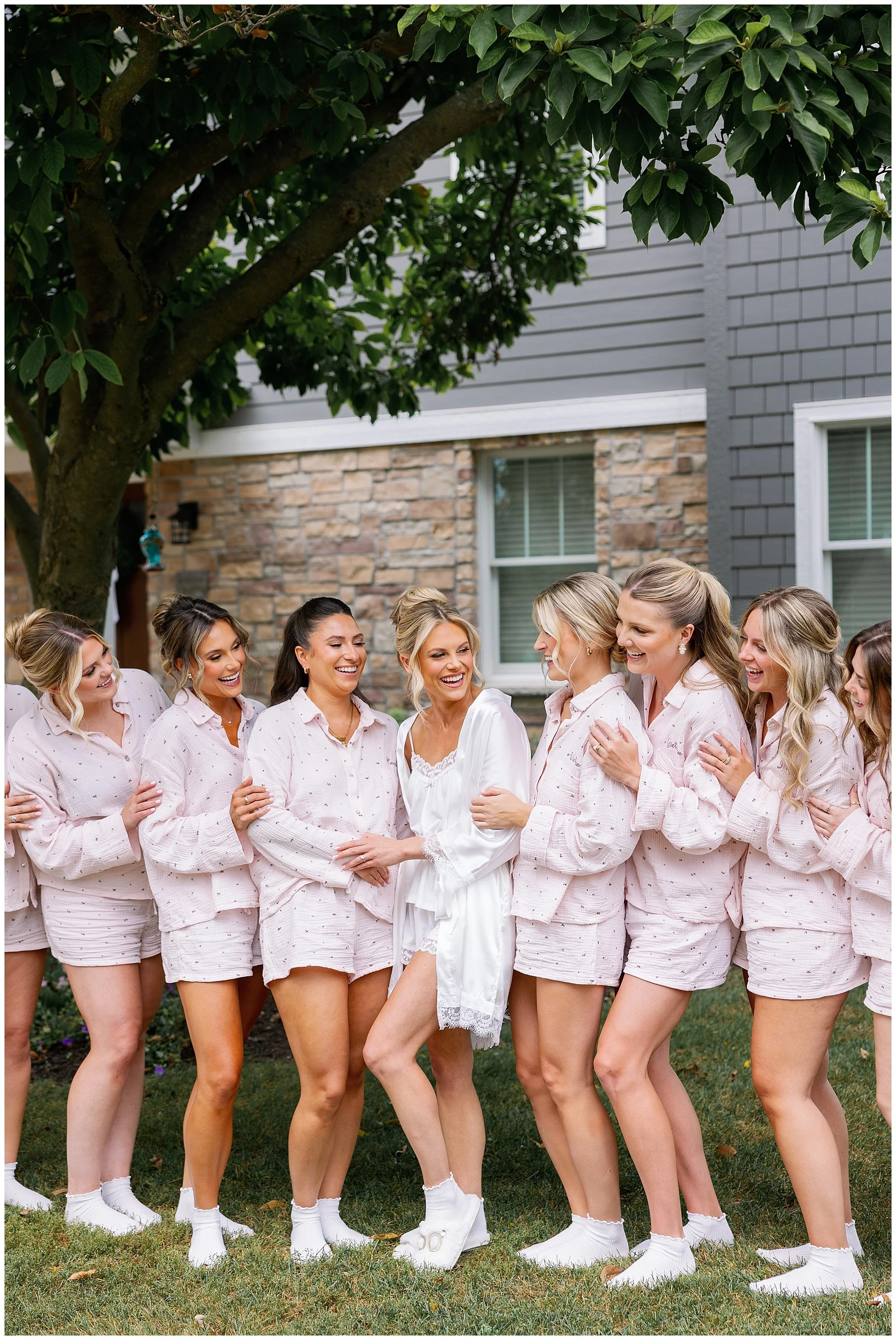  bride getting ready chicago suburb wedding 