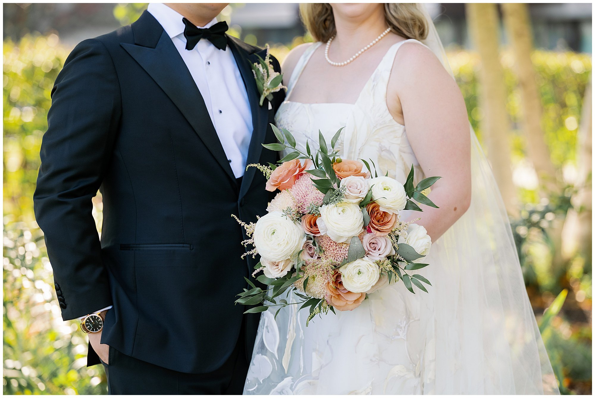  bride and groom floral details at grand geneva resort lake geneva wedding 