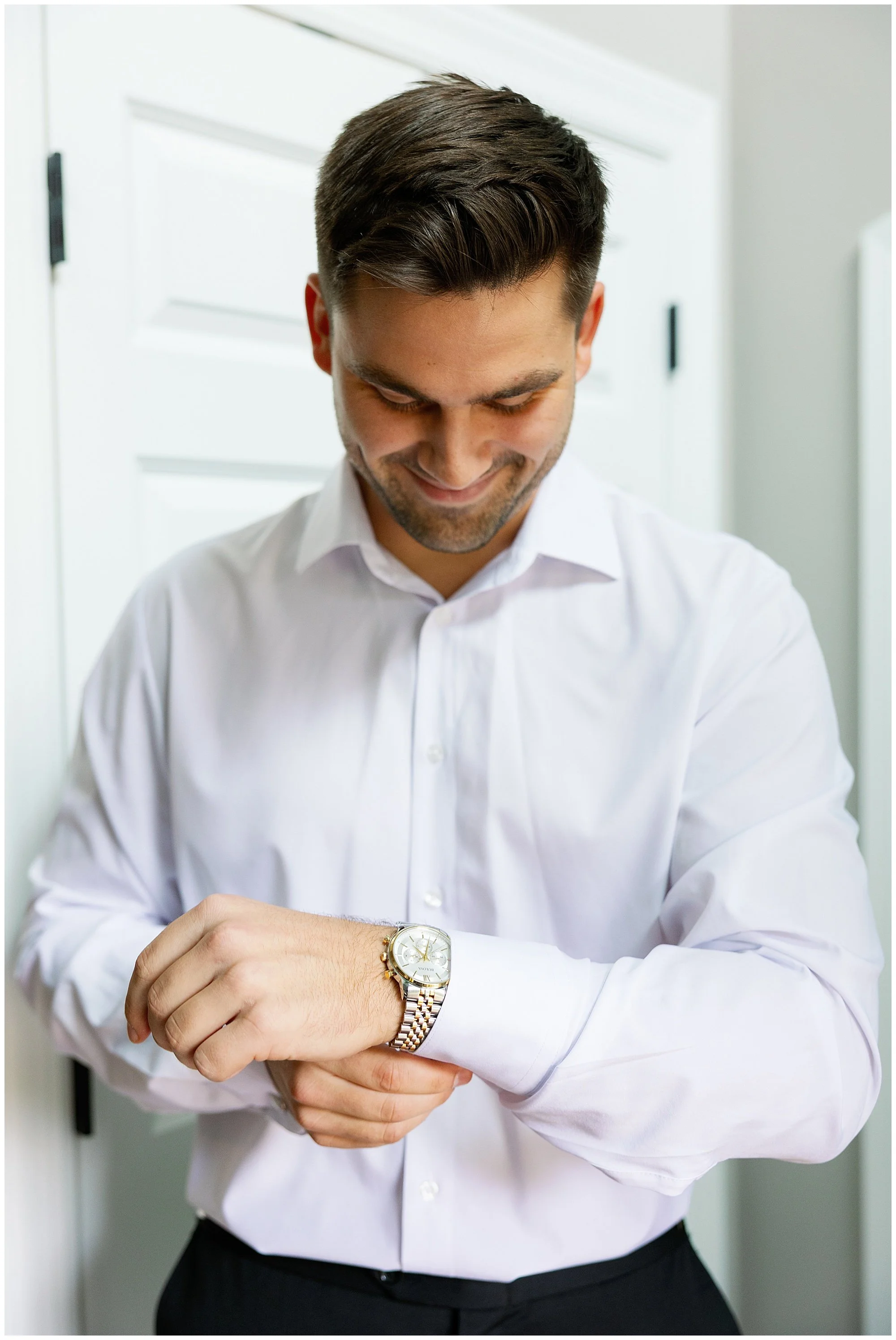  groom getting ready for  Mesón Sabika wedding  
