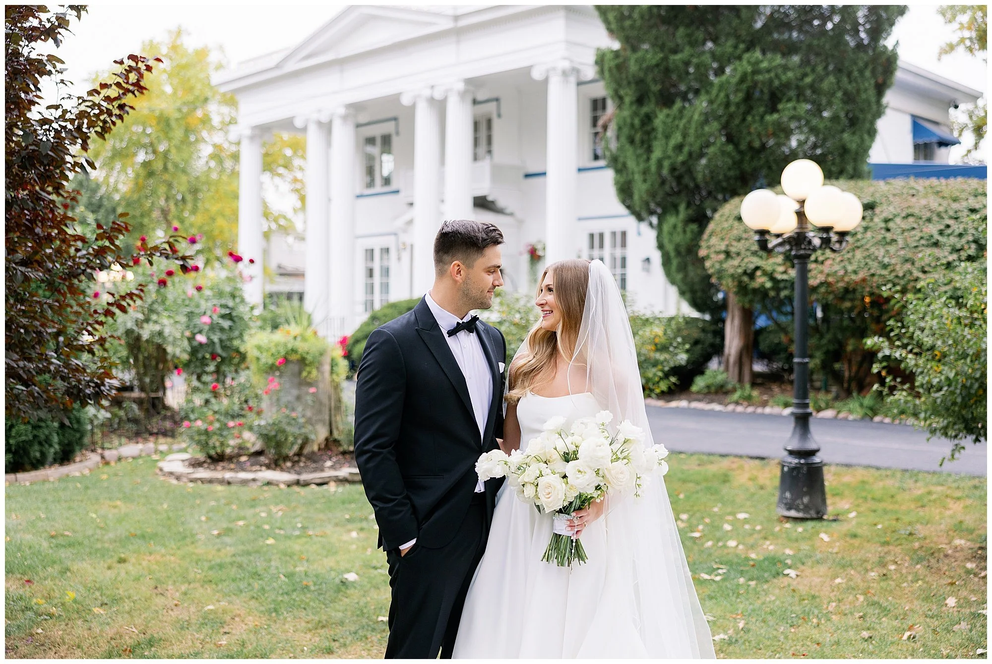  bride and groom portraits at  Mesón Sabika wedding  