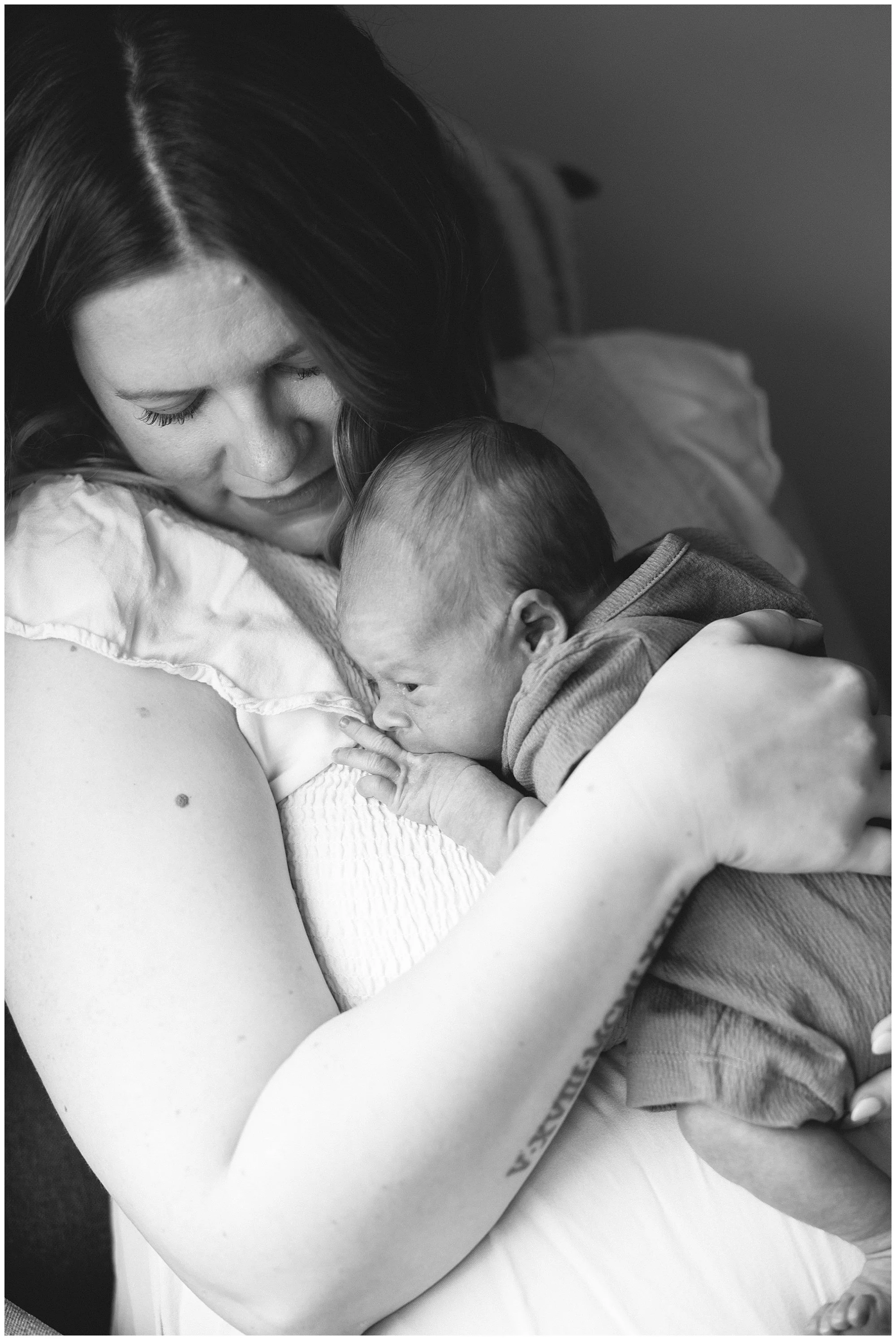  lake villa lifestyle in home newborn photos 