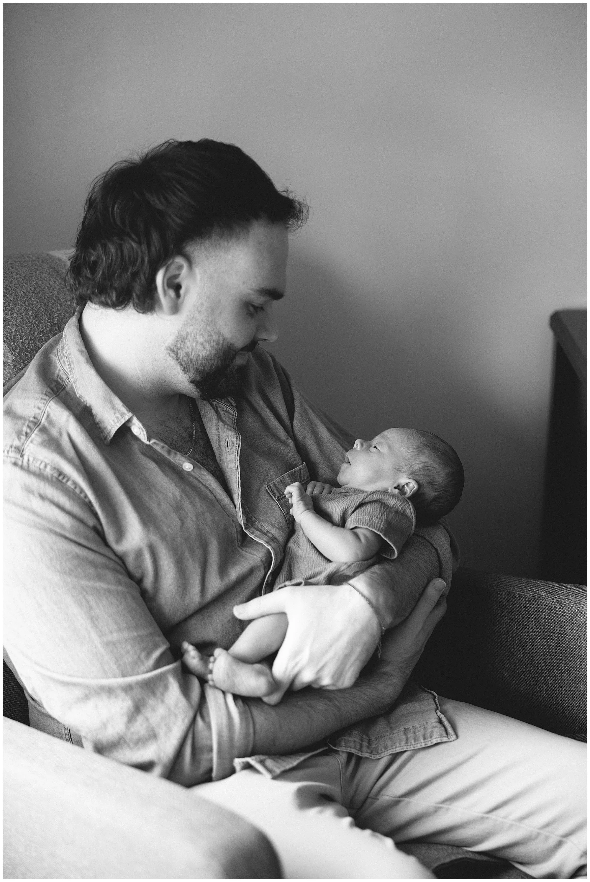  lake villa lifestyle in home newborn photographer 