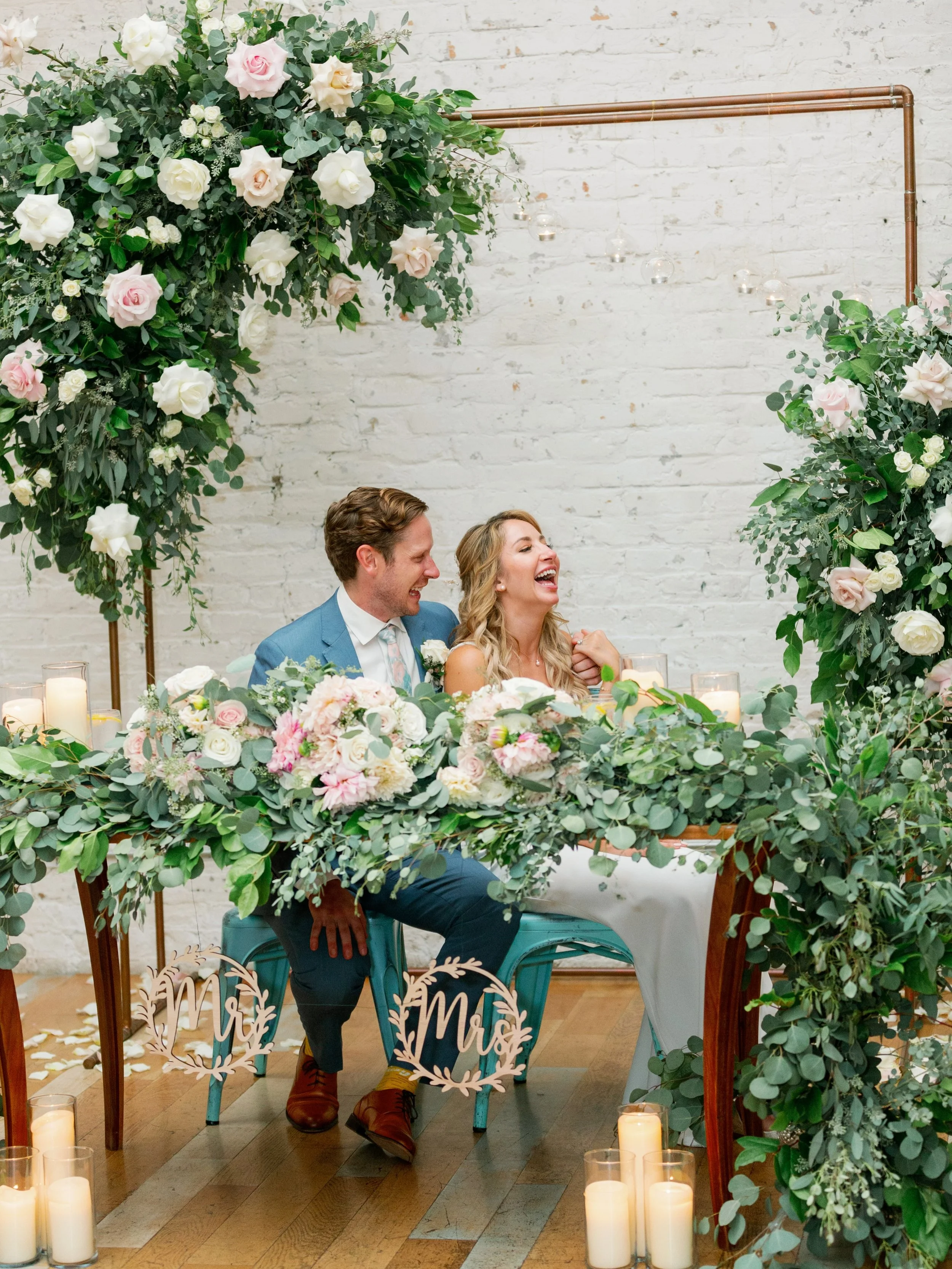 Such a gorgeous sweetheart table setup at this wedding!