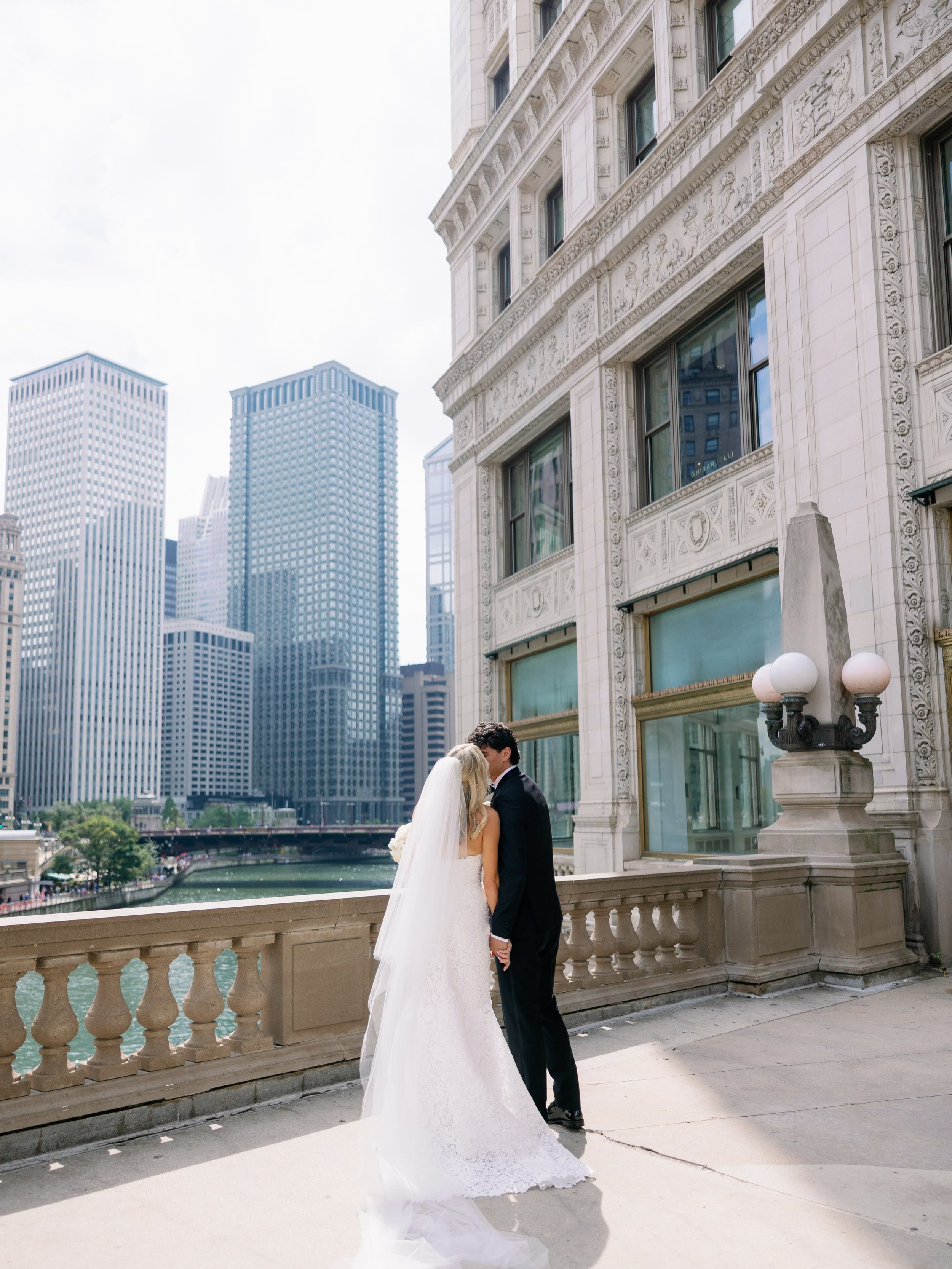 Congratulations Anna &amp; Anthony 💕 We got so lucky the rain held off in the afternoon so we were able to hit some iconic Chicago photo spots!