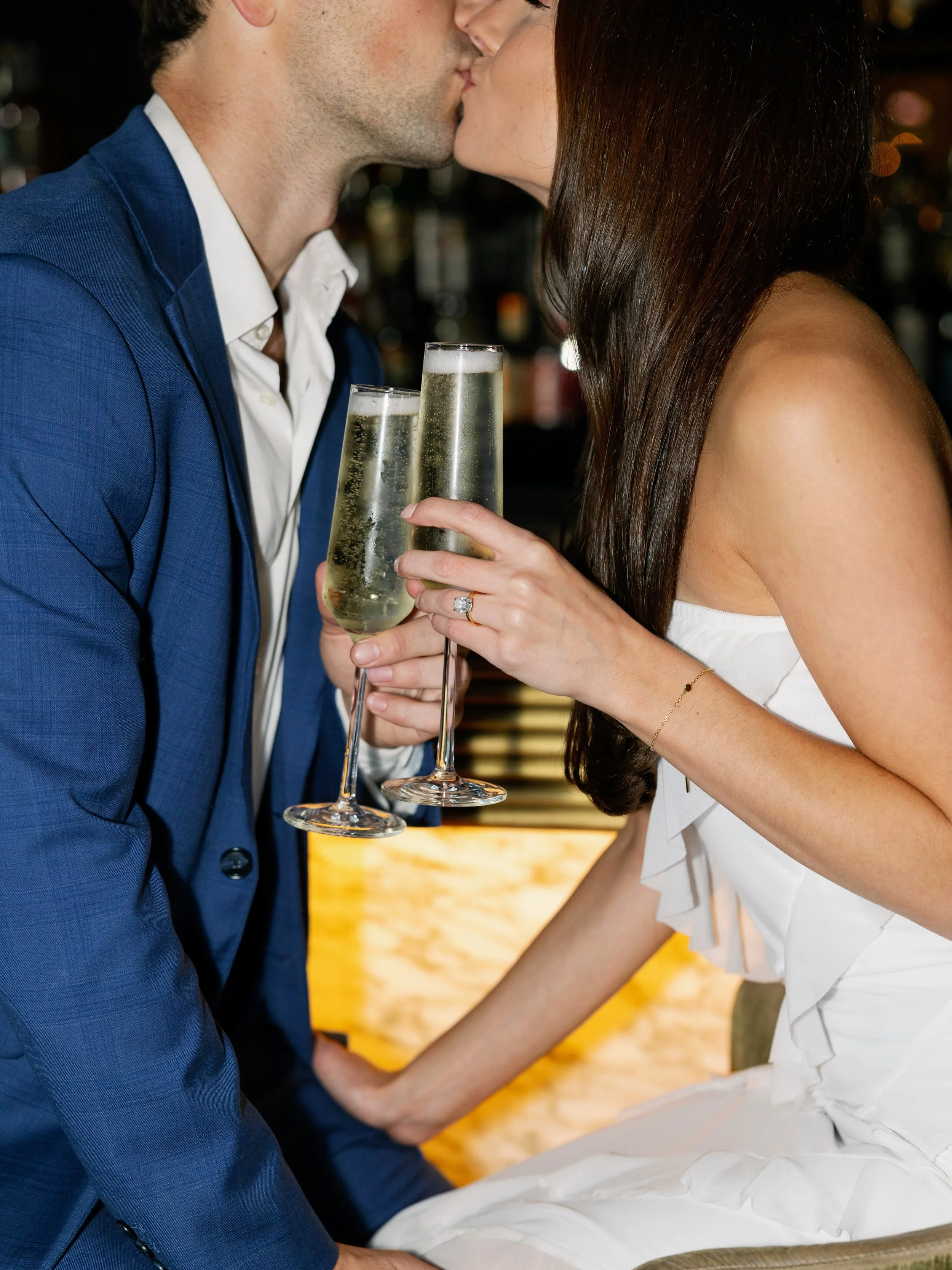 Cheers to the weekend 🥂 so excited to have the next 2 weekends off to enjoy some fall weather 👏
.
.
.
.
Wrigley building engagement photos