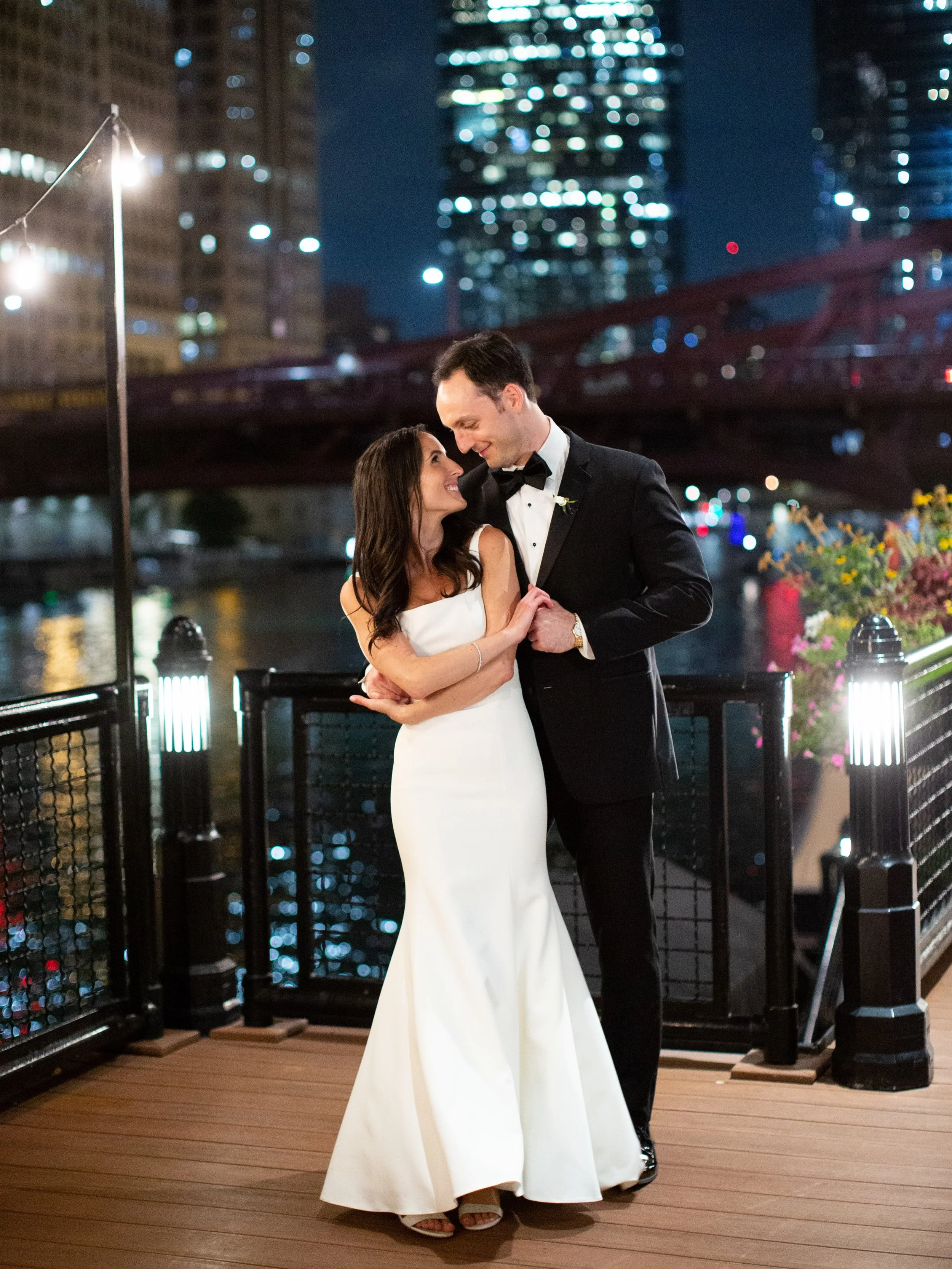 One of my favorite parts of the wedding day is getting to sneak away for a few minutes of late night photos ✨
.
.
.
.
River roast wedding photography