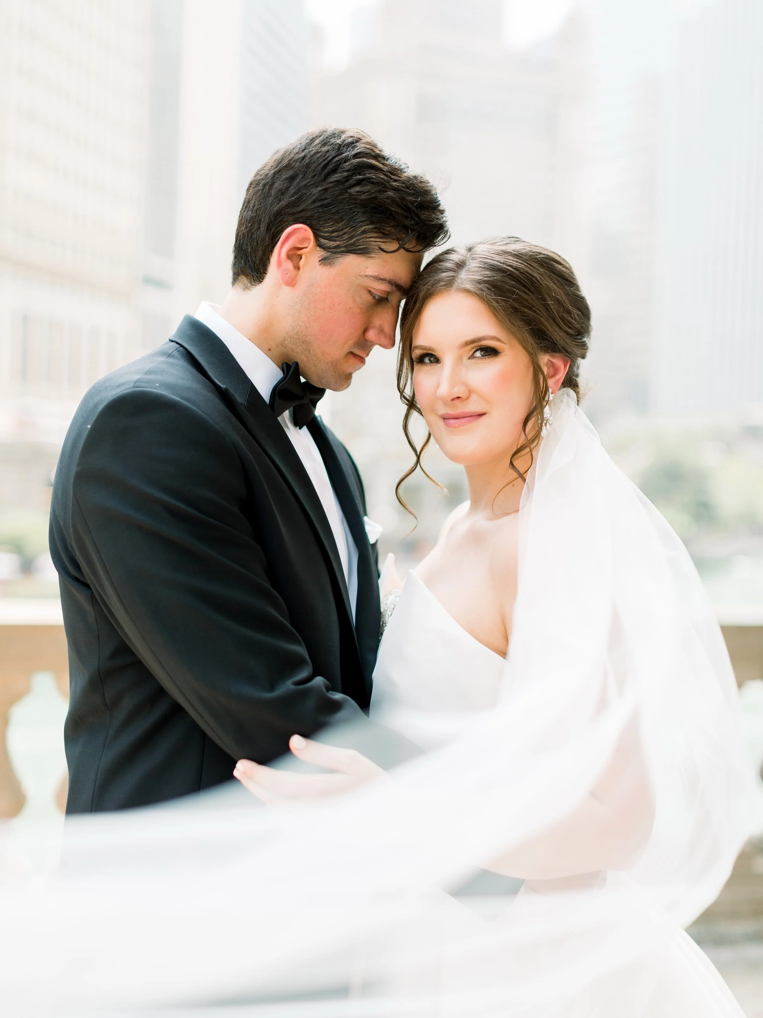 Just because a day is a little overcast doesn&rsquo;t mean you can&rsquo;t have gorgeous photos! 
.
.
.
.
Renaissance Chicago downtown wedding photographer