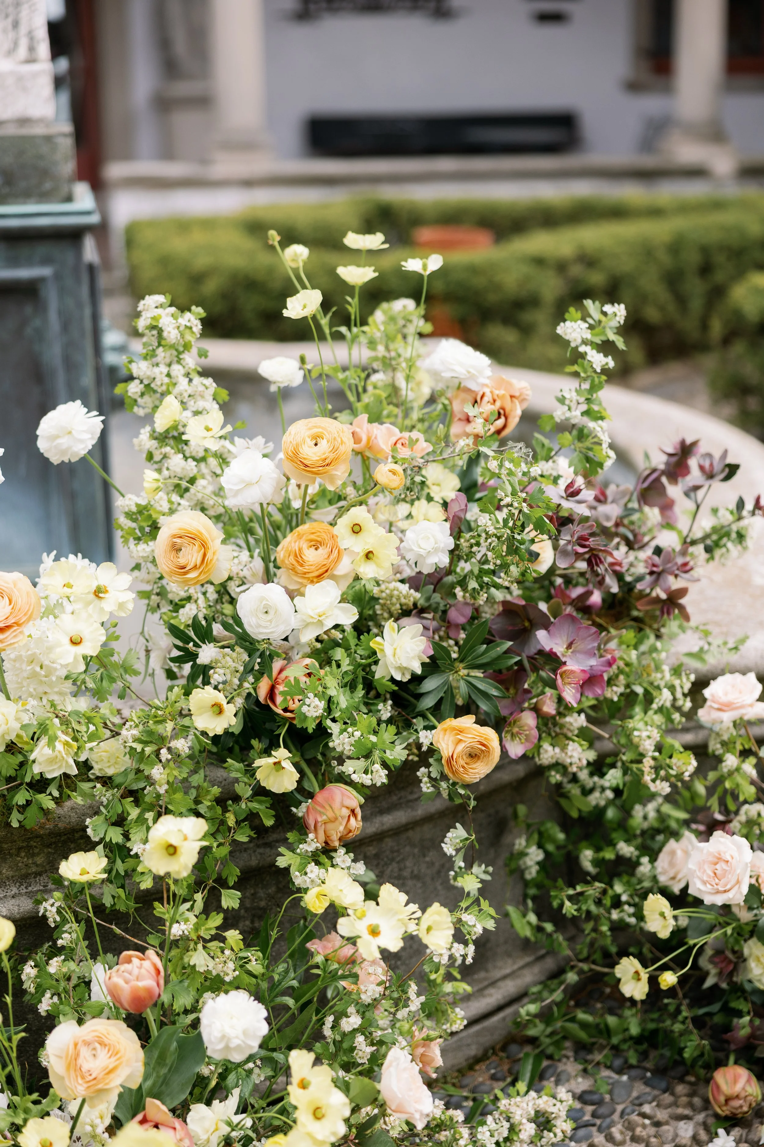 villa terrace floral arrangement for wedding