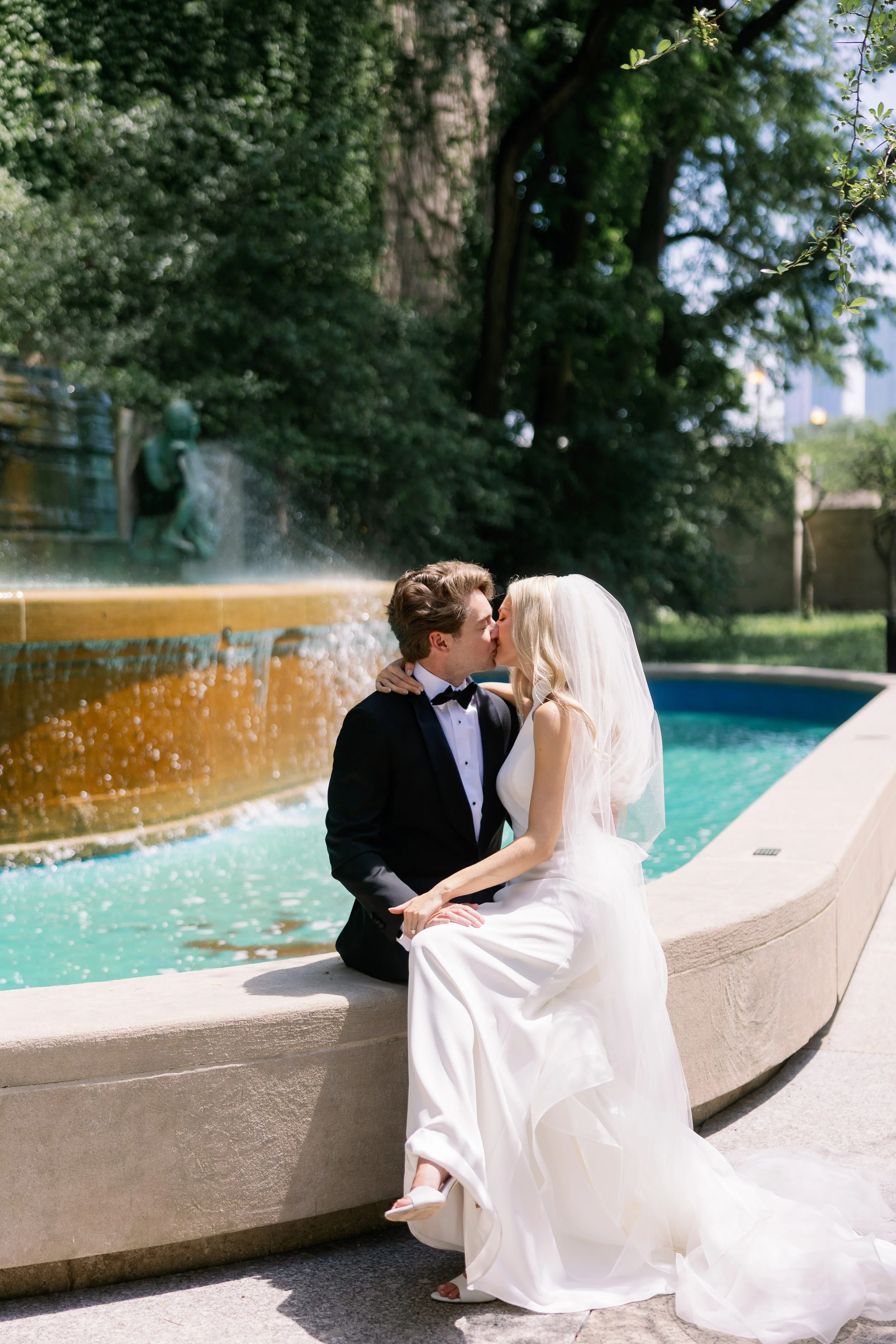 art institute chicago wedding photos