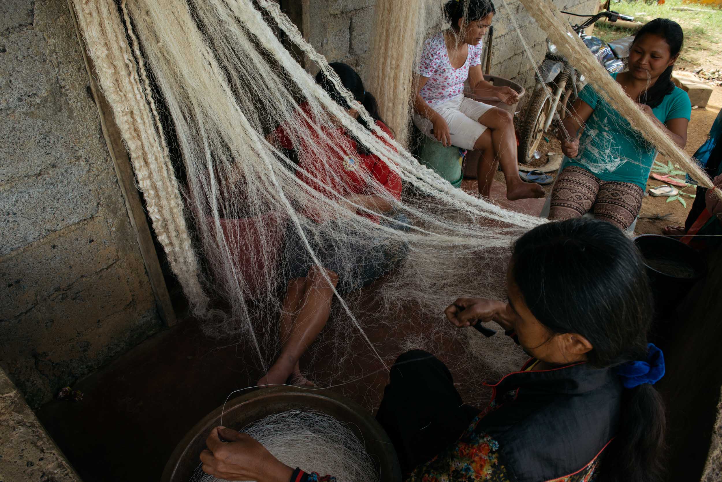  The women from the community&nbsp;will then start their afternoons with a side of daily chats and catch-ups through&nbsp; pagkukuyakay&nbsp; or choosing strands of fiber from a hanged freshly sun-baked&nbsp; lanot . By&nbsp; pagkuyakay , they patien