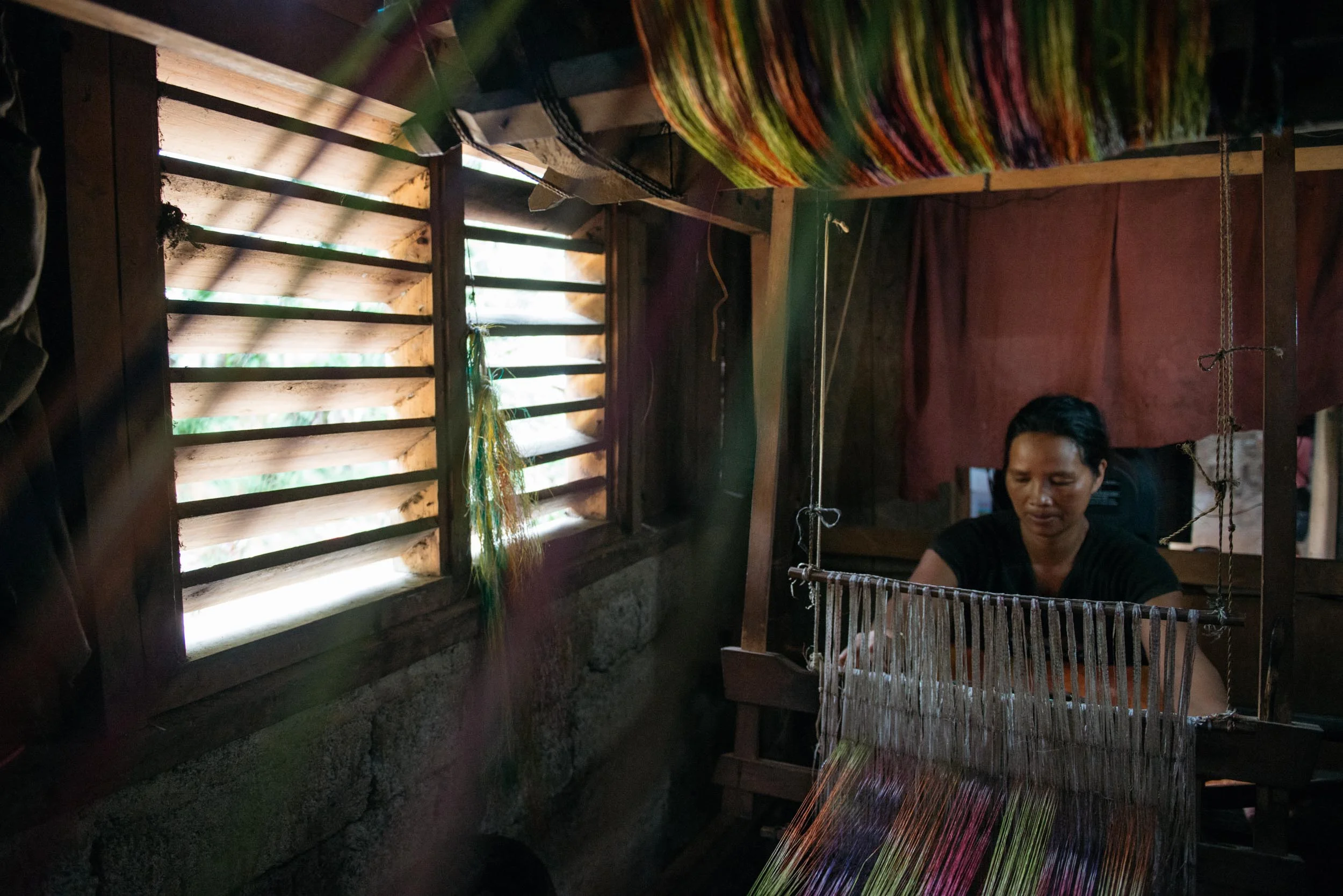 The Hinabol product ranges from Class A to Class C and varies according to the quality of the fiber, the dye used for the fiber, and the quality of weaving. Class C Hinabol can be weaved in a day or two for a hundred meter textile. Class C textiles don’t possess fine and compact intertwined warp and weft. The Pigyayungaan Organization helps in distributing Class C Hinabol around Mindanao. This class is used to sew simple handbags, wallets, coin purses and other common pasalubong found in souvenir shops.