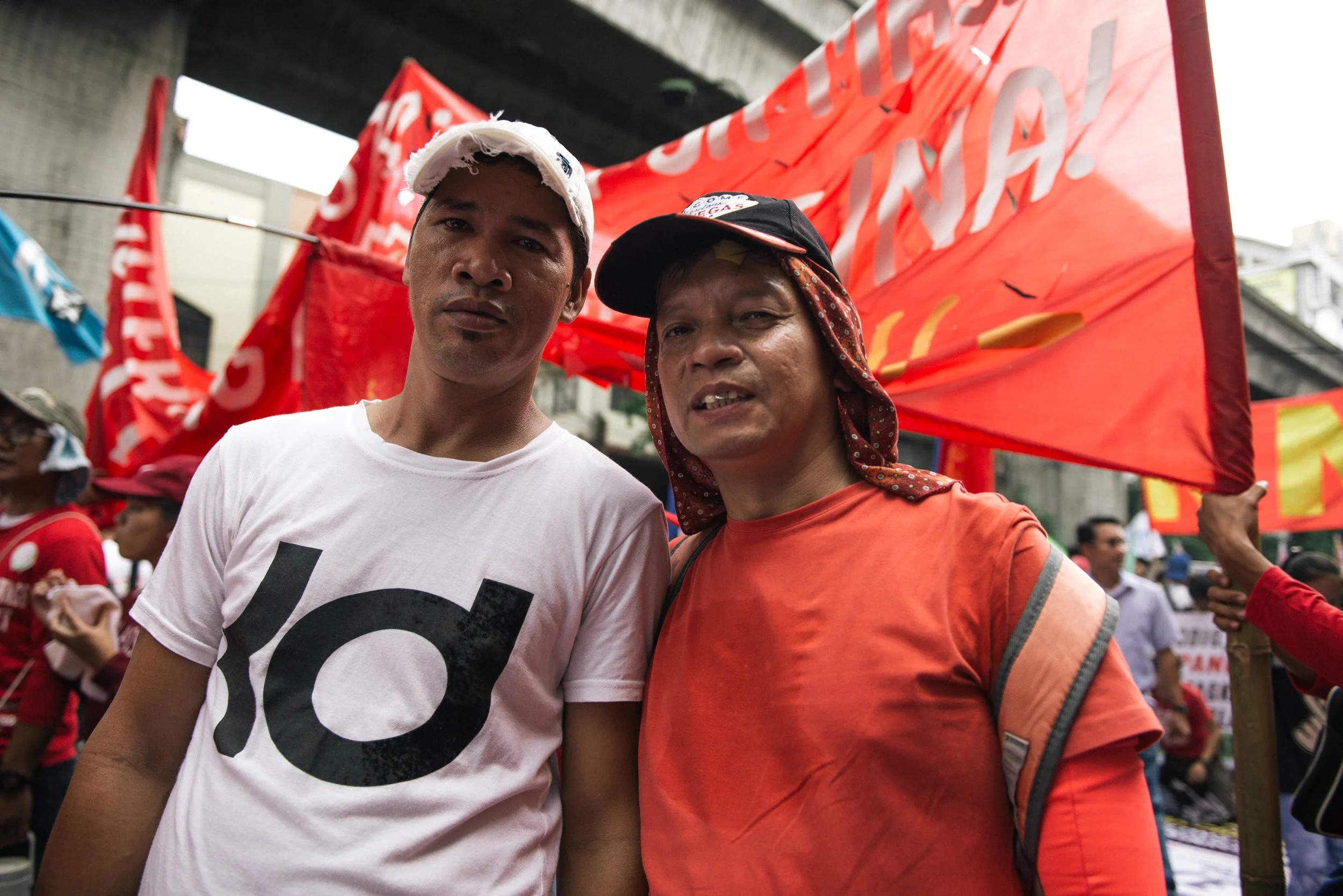 Roy, 52. Sampung taon bilang coca-cola worker. “Sana bigyang halaga ang mga manggagawa at i-basura ang pinagmamalaki nilang kontraktwalisasyon na ibina-banda nila sa mga investor sa ibang bansa. Kesyo madaling i-hire, madali rin tanggalin nang walang kahirap hirap. Ayaw namin. Ang gusto naming ay bigyan kami ng halaga bilang tao. Bigyan ng dignidad, may binubuhay na pamilya.” “Ang isang manggagawa ay katulong ng ekonomiya sa paglago ng ating bansa. Kung walang isang manggagawa - kahit tagawalis lang sa kalsada, ay hindi aasenso ang bansa. Ito ang gulugod – ang manggagawa. Hindi tatakbo ang ekonomiya ng bansa kung walang manggagawa. Pag umunlad ang manggagawa, uunlad din ang bansa. Kung pinapaunlad lang natin ay ang mga mayayaman, hindi aasenso ang ating bansa.”